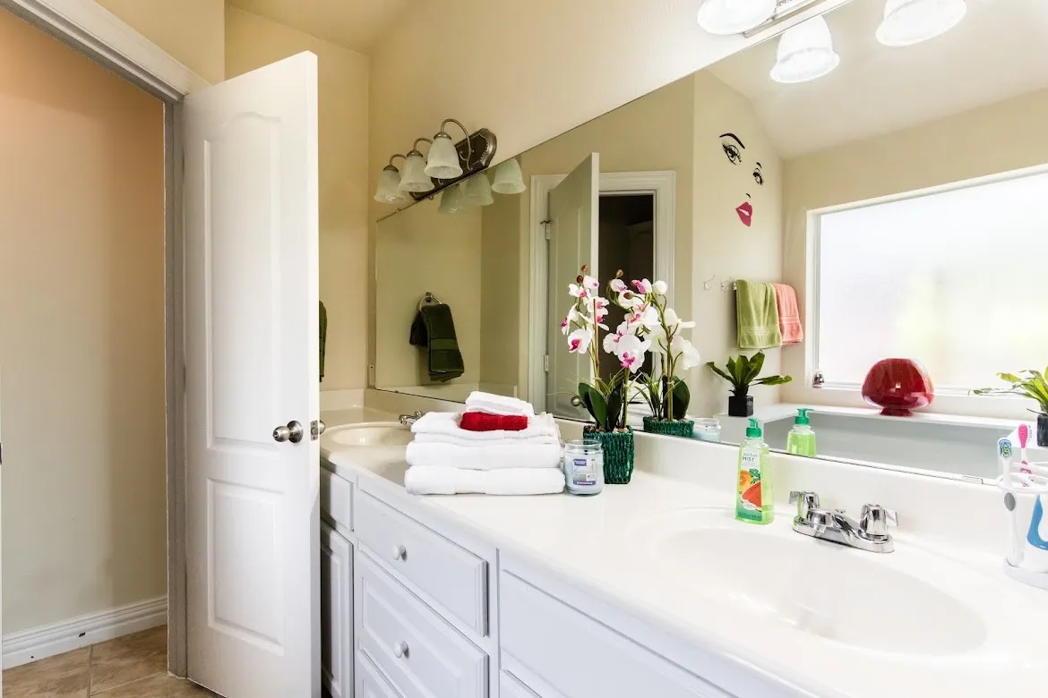 Single Family Residence For Sale in Dallas County , 1800 Jordan Court, Irving, Texas 75061, 3 Bedroom, 2 Bathroom, 2 Garage spaces, 1,465 Sqft, built in 2011, mls#21401117, Real Estate Agent in Irving, Homes For Sale in Dallas county, Homes For Sale in Irving, Realtor in Irving Texas, Real Estate Brokerage Independent Realty Texas, Luminita Cordes Realtor