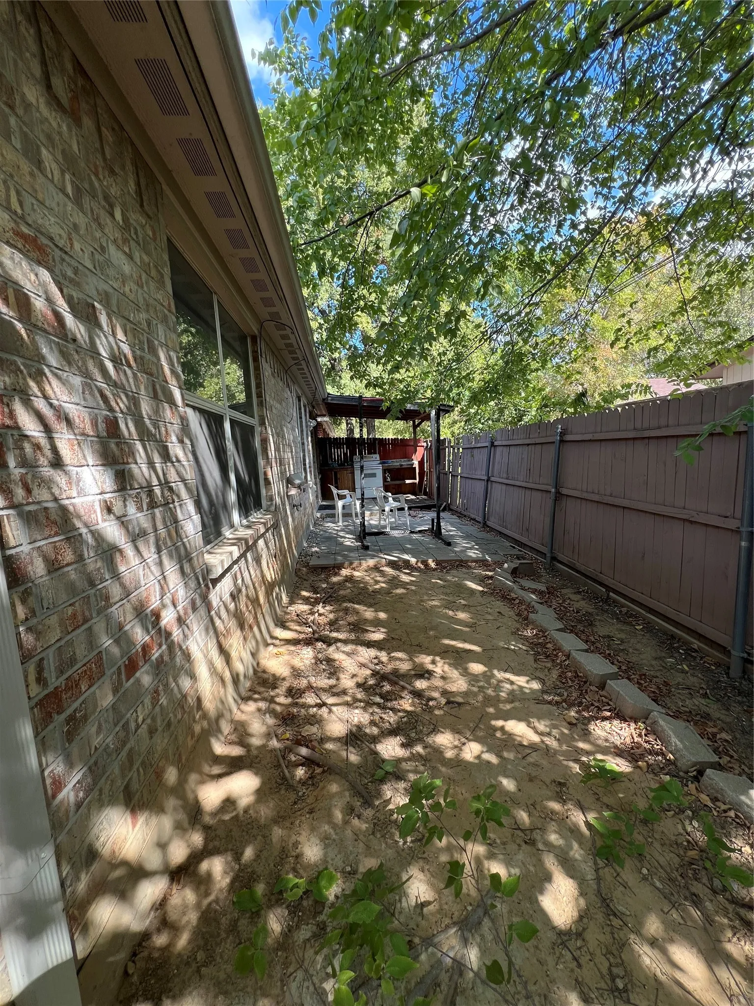 Single Family Residence For Sale in Dallas County , 1800 Jordan Court, Irving, Texas 75061, 3 Bedroom, 2 Bathroom, 2 Garage spaces, 1,465 Sqft, built in 2011, mls#21401117, Real Estate Agent in Irving, Homes For Sale in Dallas county, Homes For Sale in Irving, Realtor in Irving Texas, Real Estate Brokerage Independent Realty Texas, Luminita Cordes Realtor