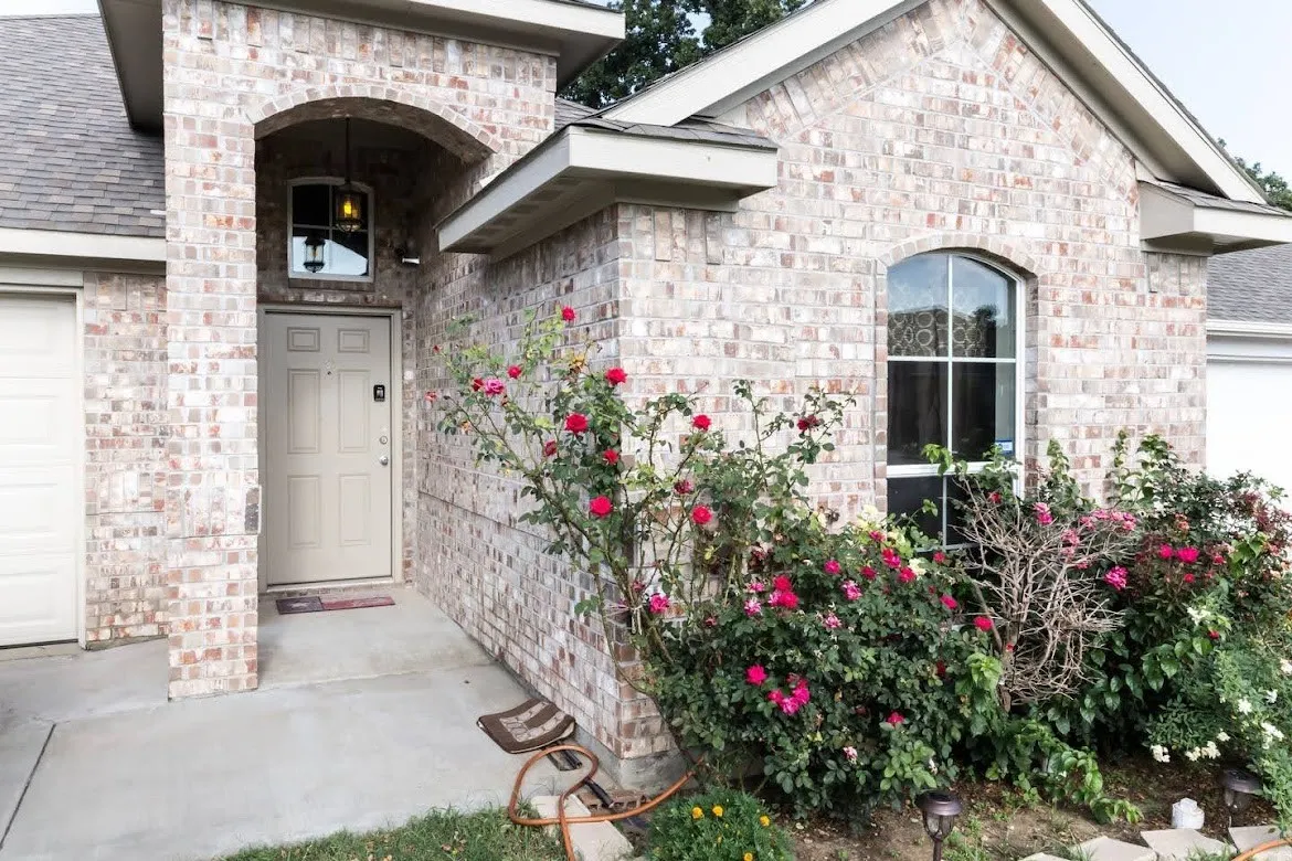 Single Family Residence For Sale in Dallas County , 1800 Jordan Court, Irving, Texas 75061, 3 Bedroom, 2 Bathroom, 2 Garage spaces, 1,465 Sqft, built in 2011, mls#21401117, Real Estate Agent in Irving, Homes For Sale in Dallas county, Homes For Sale in Irving, Realtor in Irving Texas, Real Estate Brokerage Independent Realty Texas, Luminita Cordes Realtor
