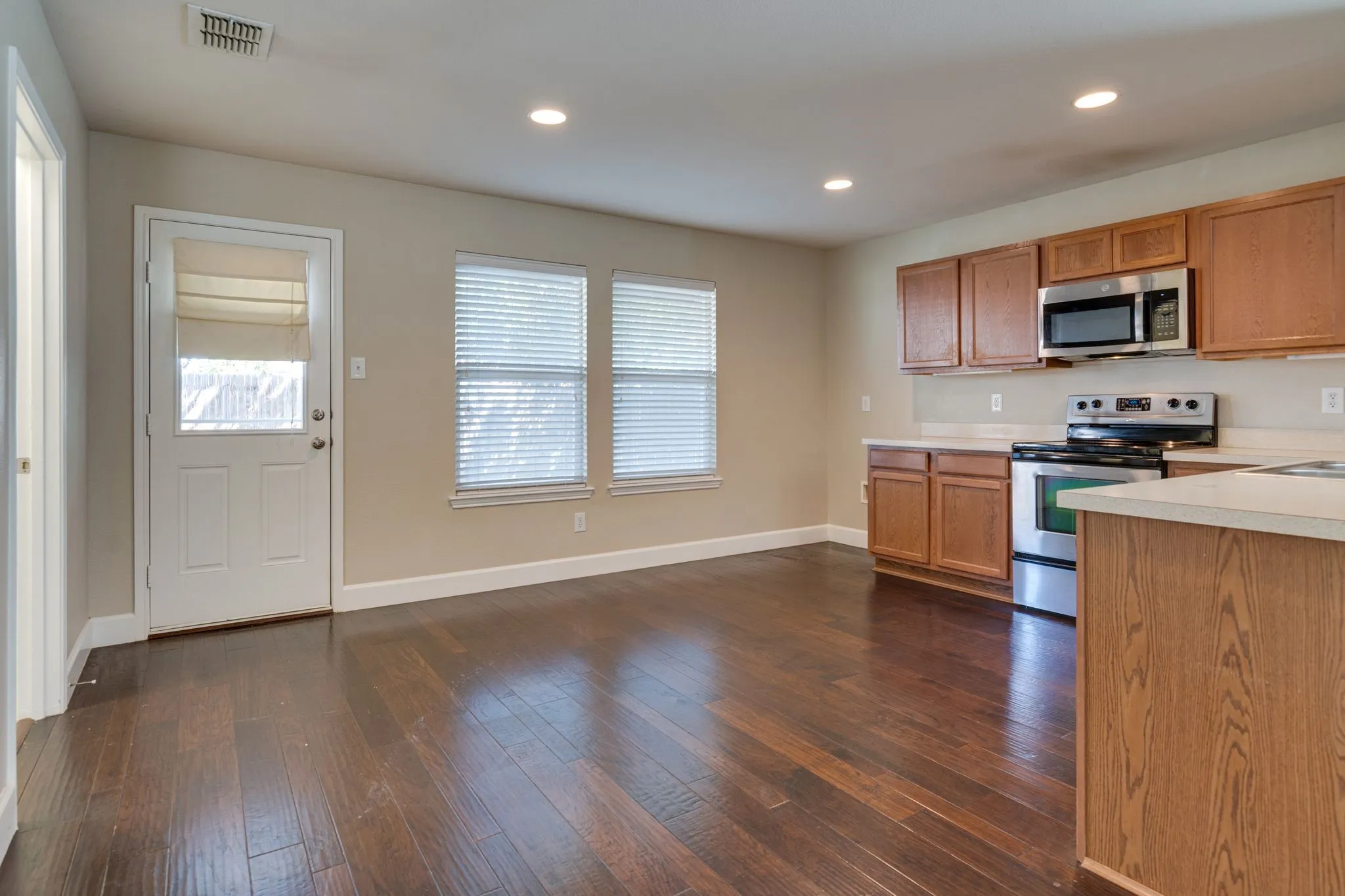 Single Family Residence For Rent in Denton County , 16424 Cowboy Trail, Fort Worth, Texas 76247, 3 Bedroom, 2 Bathroom, 2 Garage spaces, 1,647 Sqft, built in 2007, mls#21401111, Real Estate Agent in Fort Worth, Homes For Rent in Denton county, Homes For Rent in Fort Worth, Realtor in Fort Worth Texas, Real Estate Brokerage Independent Realty Texas, Luminita Cordes Realtor