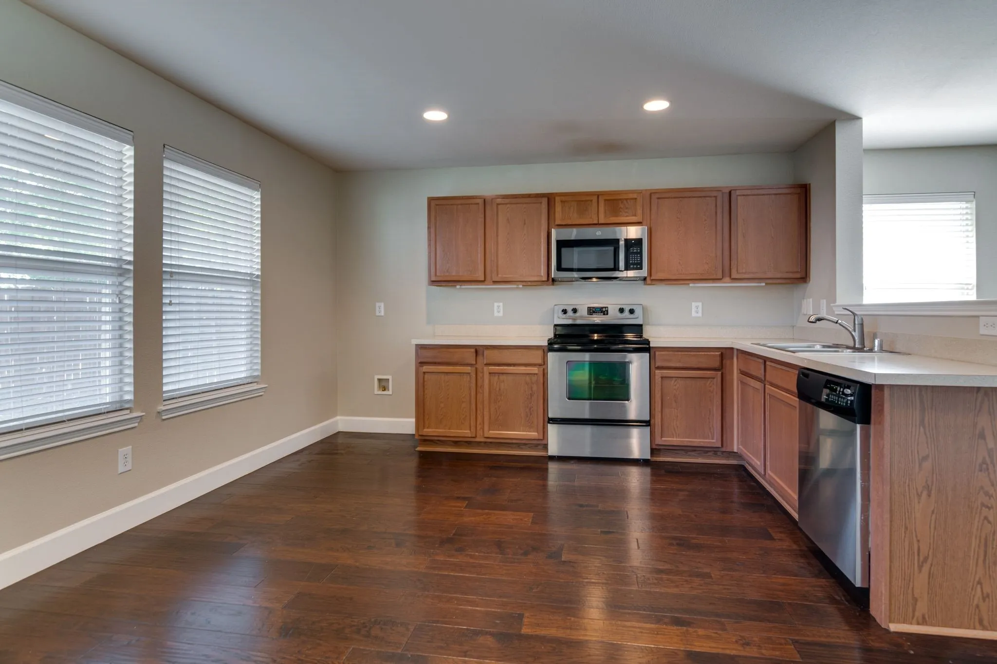 Single Family Residence For Rent in Denton County , 16424 Cowboy Trail, Fort Worth, Texas 76247, 3 Bedroom, 2 Bathroom, 2 Garage spaces, 1,647 Sqft, built in 2007, mls#21401111, Real Estate Agent in Fort Worth, Homes For Rent in Denton county, Homes For Rent in Fort Worth, Realtor in Fort Worth Texas, Real Estate Brokerage Independent Realty Texas, Luminita Cordes Realtor
