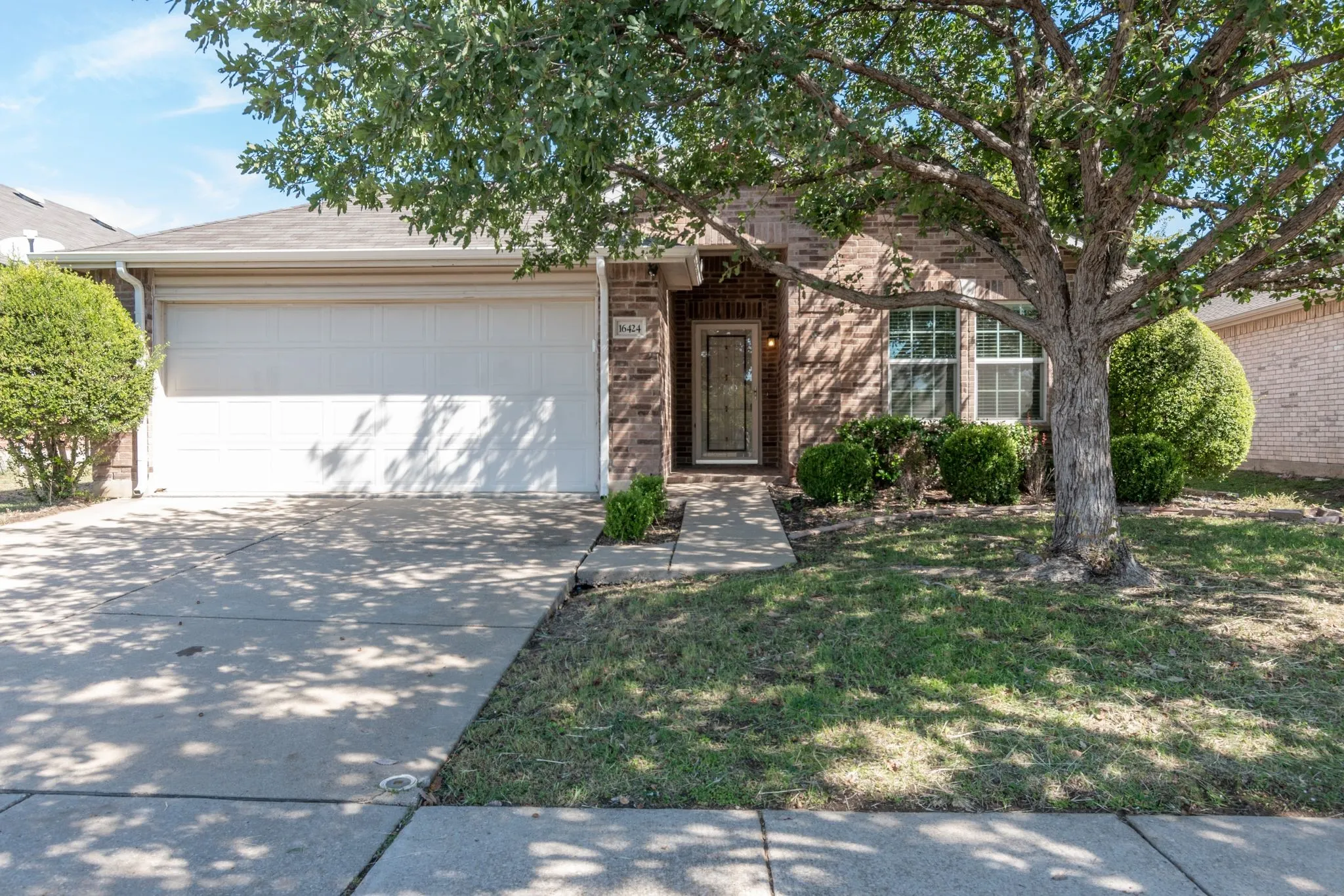 Single Family Residence For Rent in Denton County , 16424 Cowboy Trail, Fort Worth, Texas 76247, 3 Bedroom, 2 Bathroom, 2 Garage spaces, 1,647 Sqft, built in 2007, mls#21401111, Real Estate Agent in Fort Worth, Homes For Rent in Denton county, Homes For Rent in Fort Worth, Realtor in Fort Worth Texas, Real Estate Brokerage Independent Realty Texas, Luminita Cordes Realtor