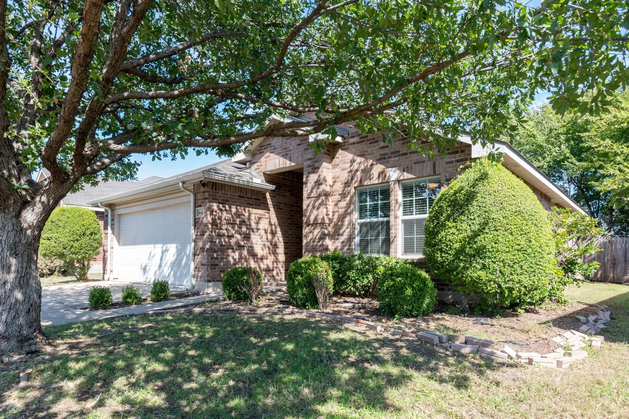 Single Family Residence For Rent in Denton County , 16424 Cowboy Trail, Fort Worth, Texas 76247, 3 Bedroom, 2 Bathroom, 2 Garage spaces, 1,647 Sqft, built in 2007, mls#21401111, Real Estate Agent in Fort Worth, Homes For Rent in Denton county, Homes For Rent in Fort Worth, Realtor in Fort Worth Texas, Real Estate Brokerage Independent Realty Texas, Luminita Cordes Realtor