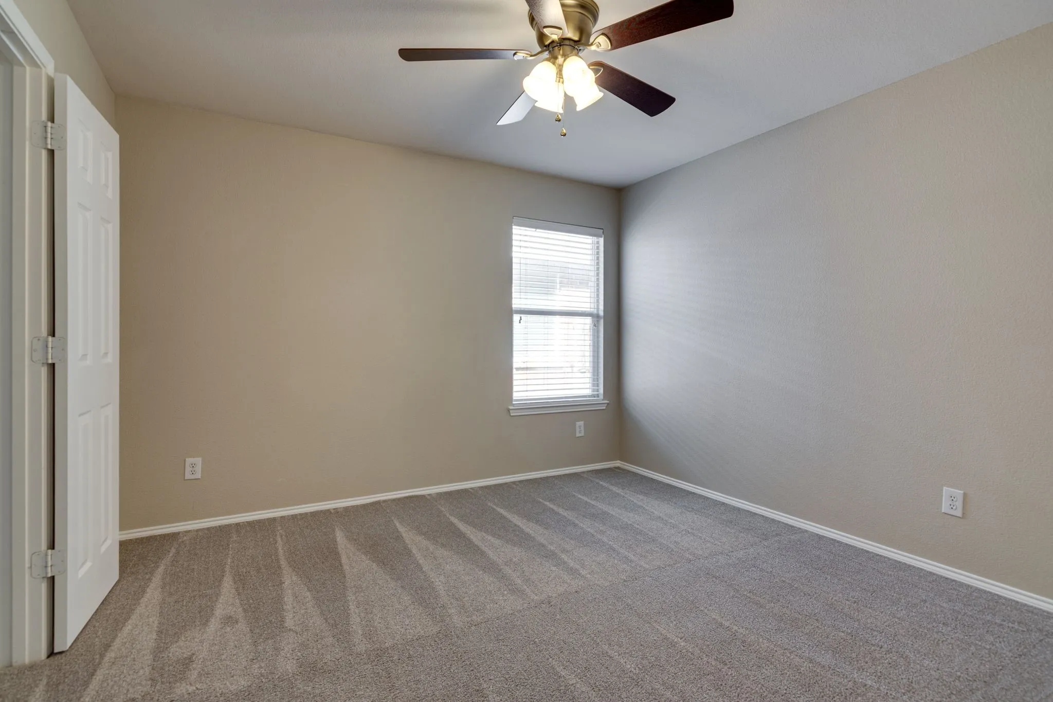 Single Family Residence For Rent in Denton County , 16424 Cowboy Trail, Fort Worth, Texas 76247, 3 Bedroom, 2 Bathroom, 2 Garage spaces, 1,647 Sqft, built in 2007, mls#21401111, Real Estate Agent in Fort Worth, Homes For Rent in Denton county, Homes For Rent in Fort Worth, Realtor in Fort Worth Texas, Real Estate Brokerage Independent Realty Texas, Luminita Cordes Realtor