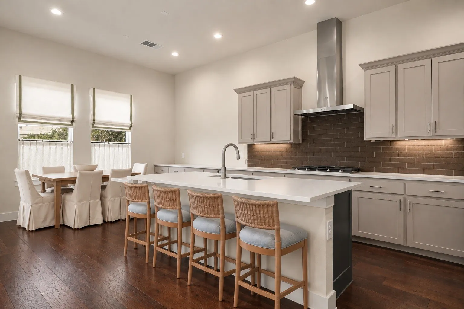 Single Family Residence For Sale in Dallas County , 4133 Maison Ridge, Dallas, Texas 75219, 3 Bedroom, 3 Bathroom, 2 Garage spaces, 2,100 Sqft, built in 2022, mls#21400443, Real Estate Agent in Dallas, Homes For Sale in Dallas county, Homes For Sale in Dallas, Realtor in Dallas Texas, Real Estate Brokerage Independent Realty Texas, Luminita Cordes Realtor