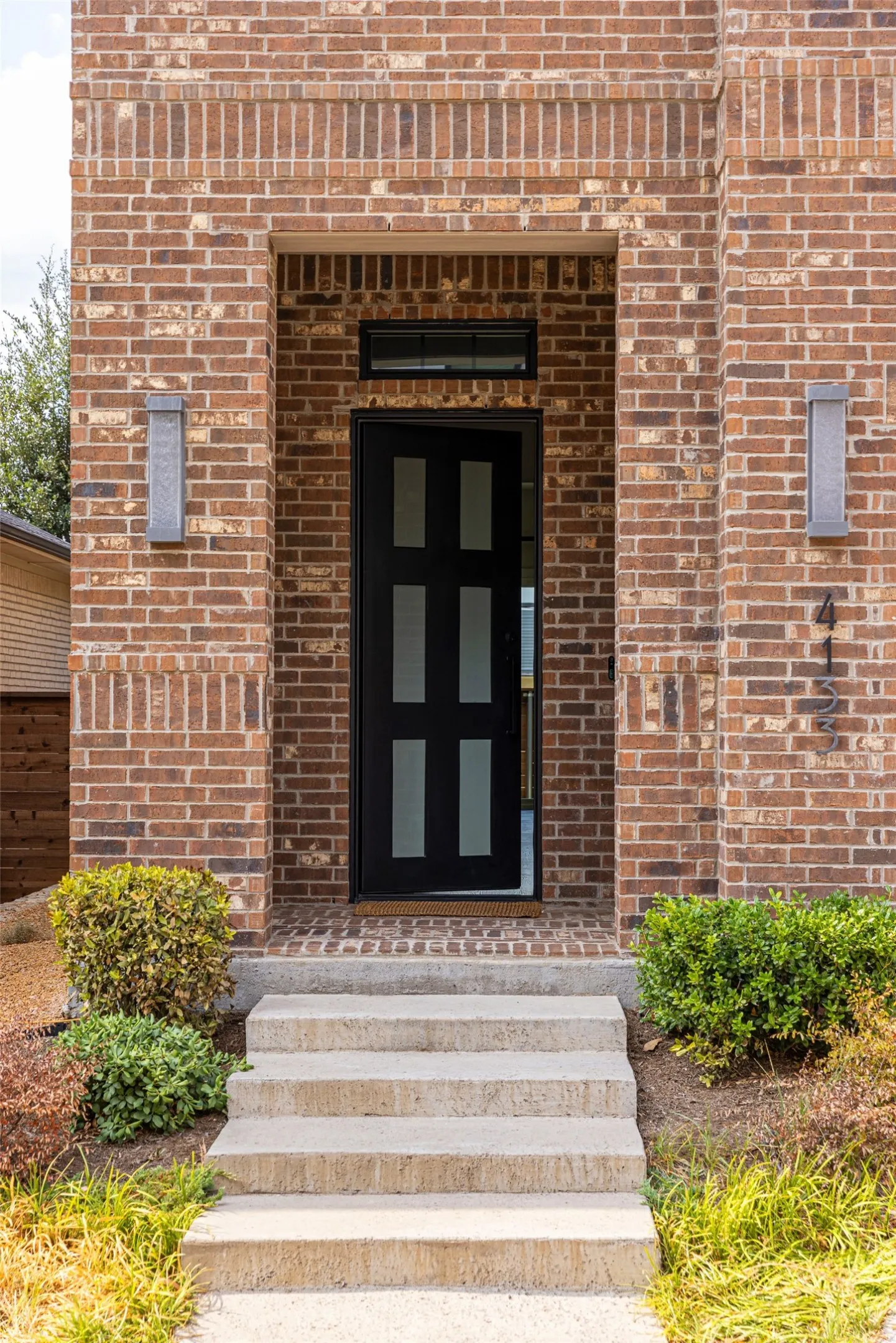 Single Family Residence For Sale in Dallas County , 4133 Maison Ridge, Dallas, Texas 75219, 3 Bedroom, 3 Bathroom, 2 Garage spaces, 2,100 Sqft, built in 2022, mls#21400443, Real Estate Agent in Dallas, Homes For Sale in Dallas county, Homes For Sale in Dallas, Realtor in Dallas Texas, Real Estate Brokerage Independent Realty Texas, Luminita Cordes Realtor