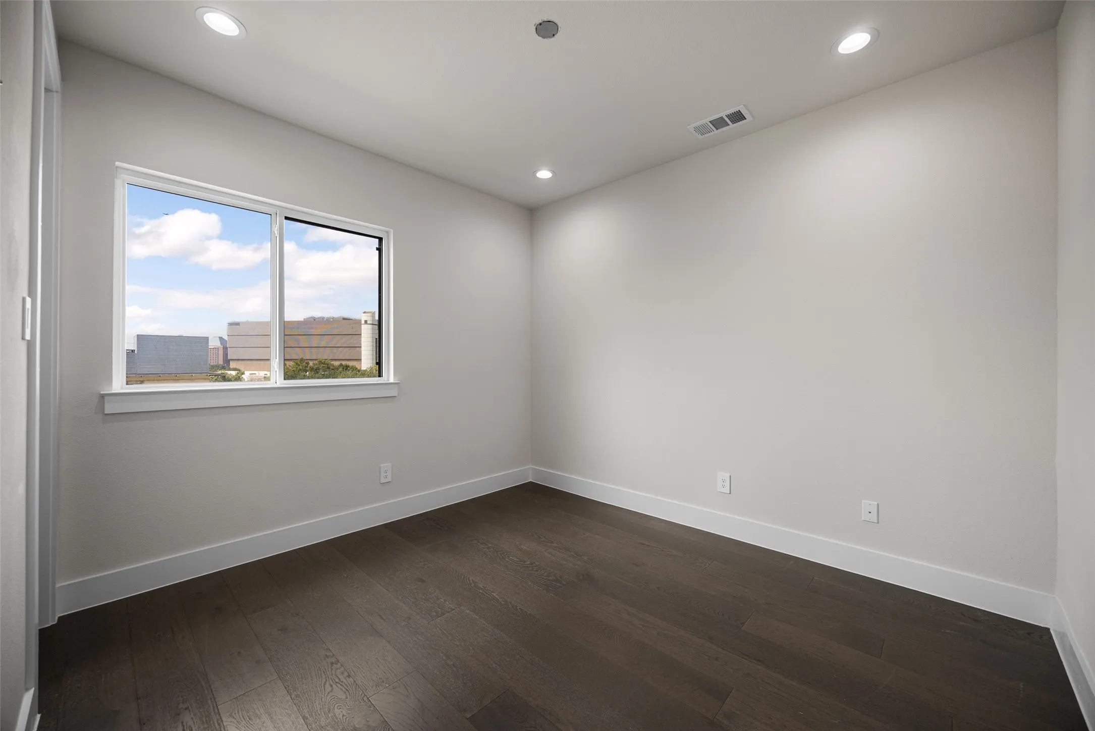 Single Family Residence For Sale in Dallas County , 4133 Maison Ridge, Dallas, Texas 75219, 3 Bedroom, 3 Bathroom, 2 Garage spaces, 2,100 Sqft, built in 2022, mls#21400443, Real Estate Agent in Dallas, Homes For Sale in Dallas county, Homes For Sale in Dallas, Realtor in Dallas Texas, Real Estate Brokerage Independent Realty Texas, Luminita Cordes Realtor