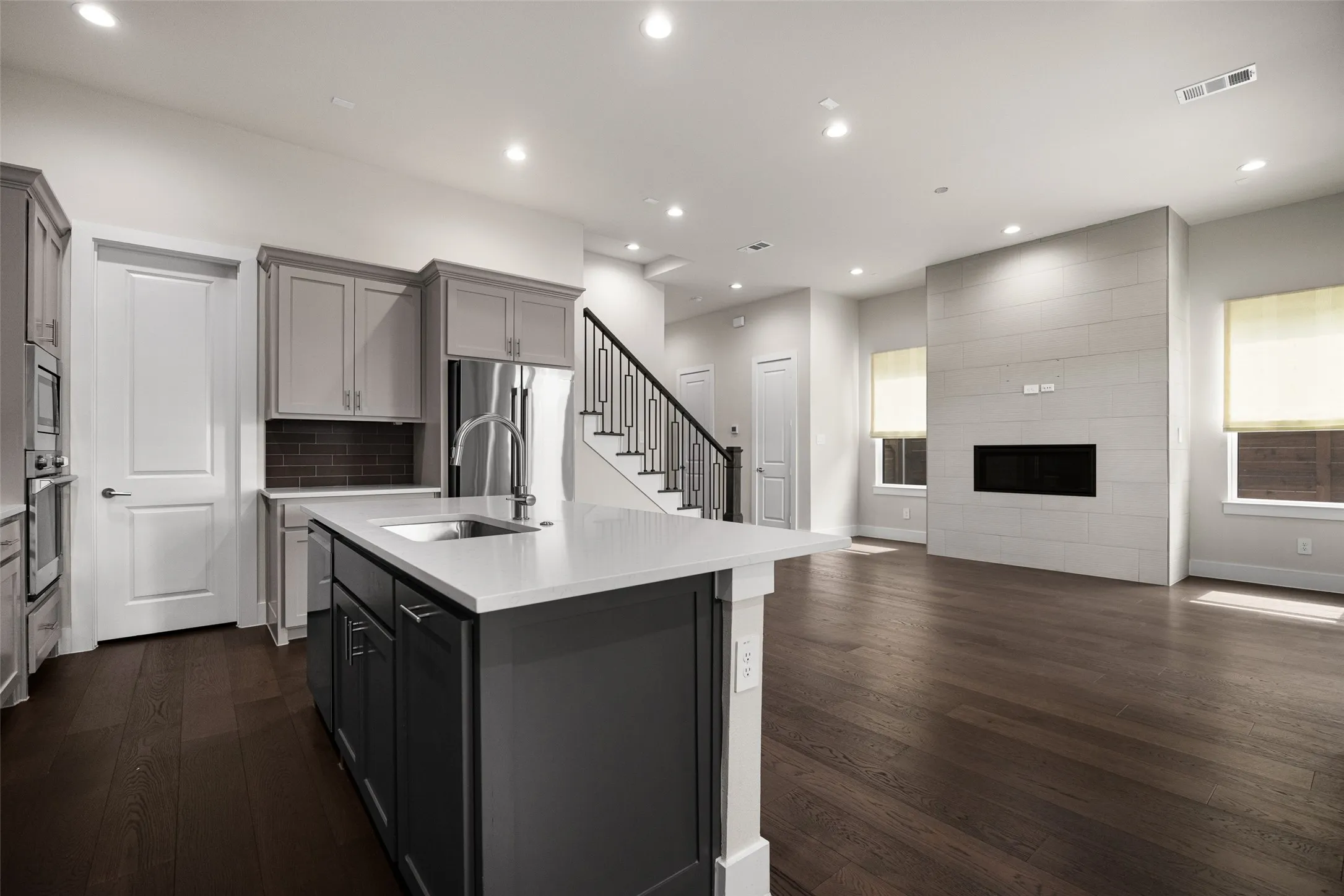 Single Family Residence For Sale in Dallas County , 4133 Maison Ridge, Dallas, Texas 75219, 3 Bedroom, 3 Bathroom, 2 Garage spaces, 2,100 Sqft, built in 2022, mls#21400443, Real Estate Agent in Dallas, Homes For Sale in Dallas county, Homes For Sale in Dallas, Realtor in Dallas Texas, Real Estate Brokerage Independent Realty Texas, Luminita Cordes Realtor