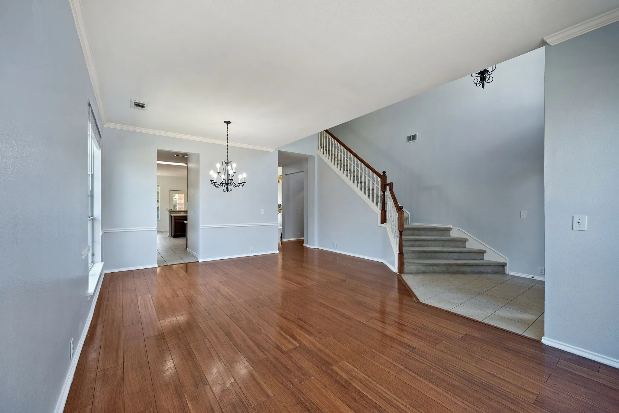 Single Family Residence For Sale in Denton County , 7004 Crenshaw Lane, Denton, Texas 76210, 5 Bedroom, 4 Bathroom, 2 Garage spaces, 3,203 Sqft, built in 2003, mls#21400172, Real Estate Agent in Denton, Homes For Sale in Denton county, Homes For Sale in Denton, Realtor in Denton Texas, Real Estate Brokerage Independent Realty Texas, Luminita Cordes Realtor