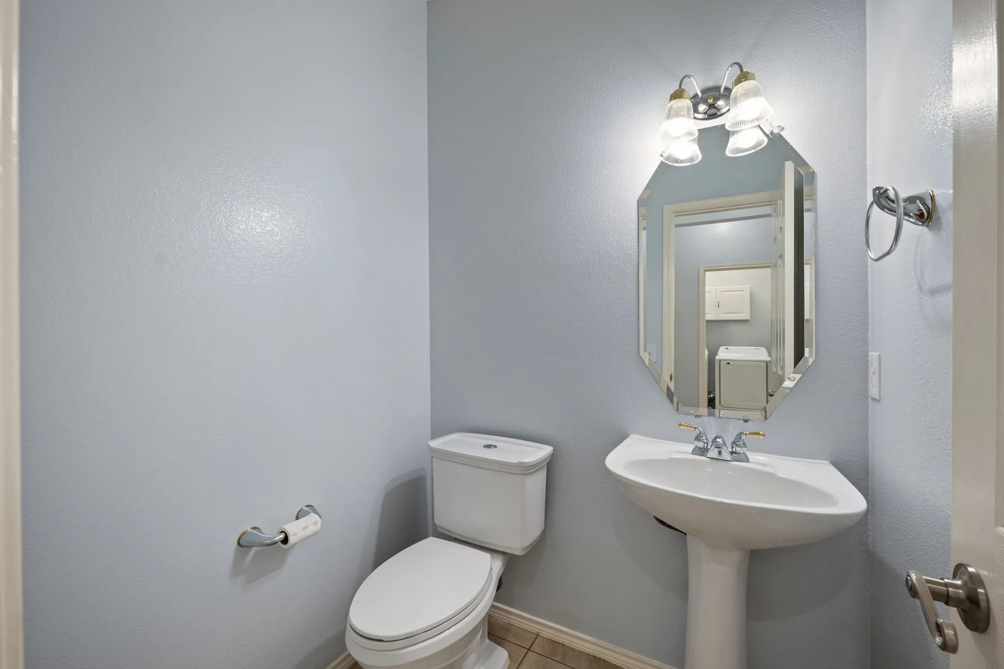 Single Family Residence For Sale in Denton County , 7004 Crenshaw Lane, Denton, Texas 76210, 5 Bedroom, 4 Bathroom, 2 Garage spaces, 3,203 Sqft, built in 2003, mls#21400172, Real Estate Agent in Denton, Homes For Sale in Denton county, Homes For Sale in Denton, Realtor in Denton Texas, Real Estate Brokerage Independent Realty Texas, Luminita Cordes Realtor