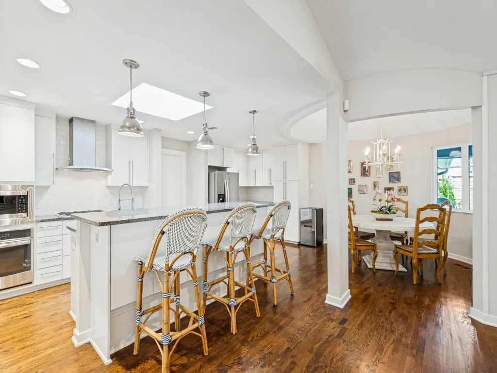 Single Family Residence For Sale in Dallas County , 9049 Maguires Bridge Drive, Dallas, Texas 75231, 5 Bedroom, 3 Bathroom, 2 Garage spaces, 3,115 Sqft, built in 1974, mls#21397798, Real Estate Agent in Dallas, Homes For Sale in Dallas county, Homes For Sale in Dallas, Realtor in Dallas Texas, Real Estate Brokerage Independent Realty Texas, Luminita Cordes Realtor
