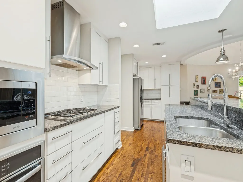 Single Family Residence For Sale in Dallas County , 9049 Maguires Bridge Drive, Dallas, Texas 75231, 5 Bedroom, 3 Bathroom, 2 Garage spaces, 3,115 Sqft, built in 1974, mls#21397798, Real Estate Agent in Dallas, Homes For Sale in Dallas county, Homes For Sale in Dallas, Realtor in Dallas Texas, Real Estate Brokerage Independent Realty Texas, Luminita Cordes Realtor
