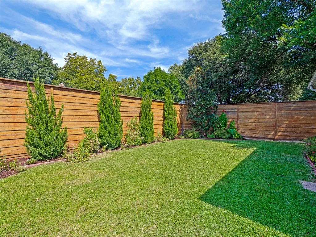 Single Family Residence For Sale in Dallas County , 9049 Maguires Bridge Drive, Dallas, Texas 75231, 5 Bedroom, 3 Bathroom, 2 Garage spaces, 3,115 Sqft, built in 1974, mls#21397798, Real Estate Agent in Dallas, Homes For Sale in Dallas county, Homes For Sale in Dallas, Realtor in Dallas Texas, Real Estate Brokerage Independent Realty Texas, Luminita Cordes Realtor