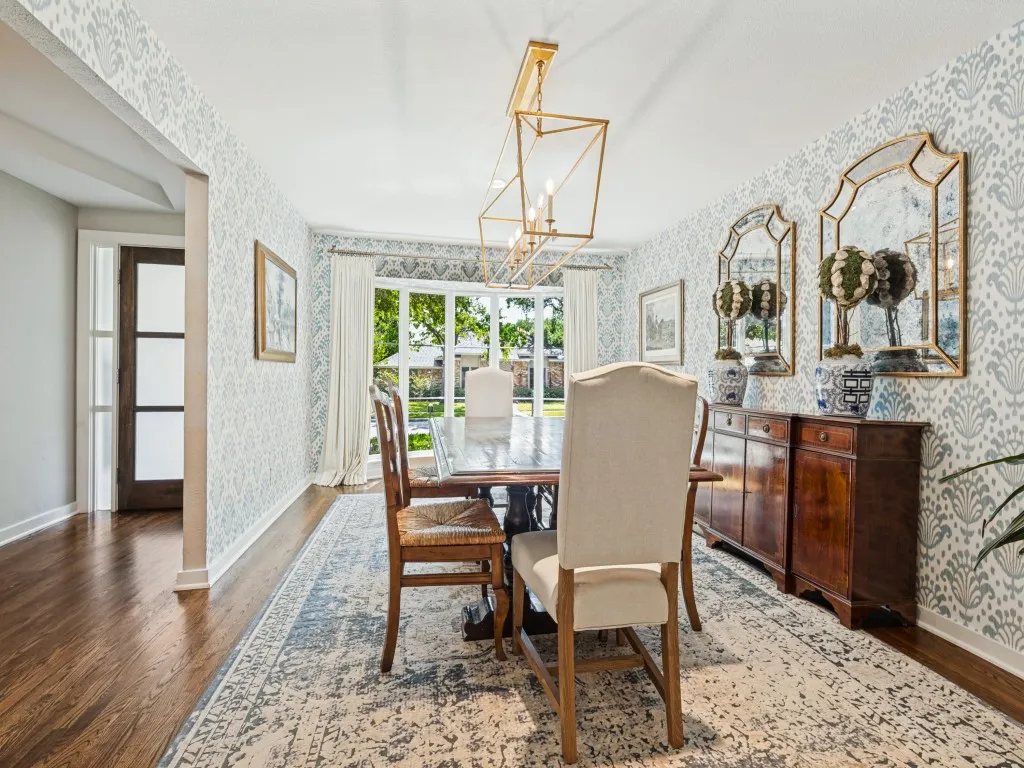 Single Family Residence For Sale in Dallas County , 9049 Maguires Bridge Drive, Dallas, Texas 75231, 5 Bedroom, 3 Bathroom, 2 Garage spaces, 3,115 Sqft, built in 1974, mls#21397798, Real Estate Agent in Dallas, Homes For Sale in Dallas county, Homes For Sale in Dallas, Realtor in Dallas Texas, Real Estate Brokerage Independent Realty Texas, Luminita Cordes Realtor