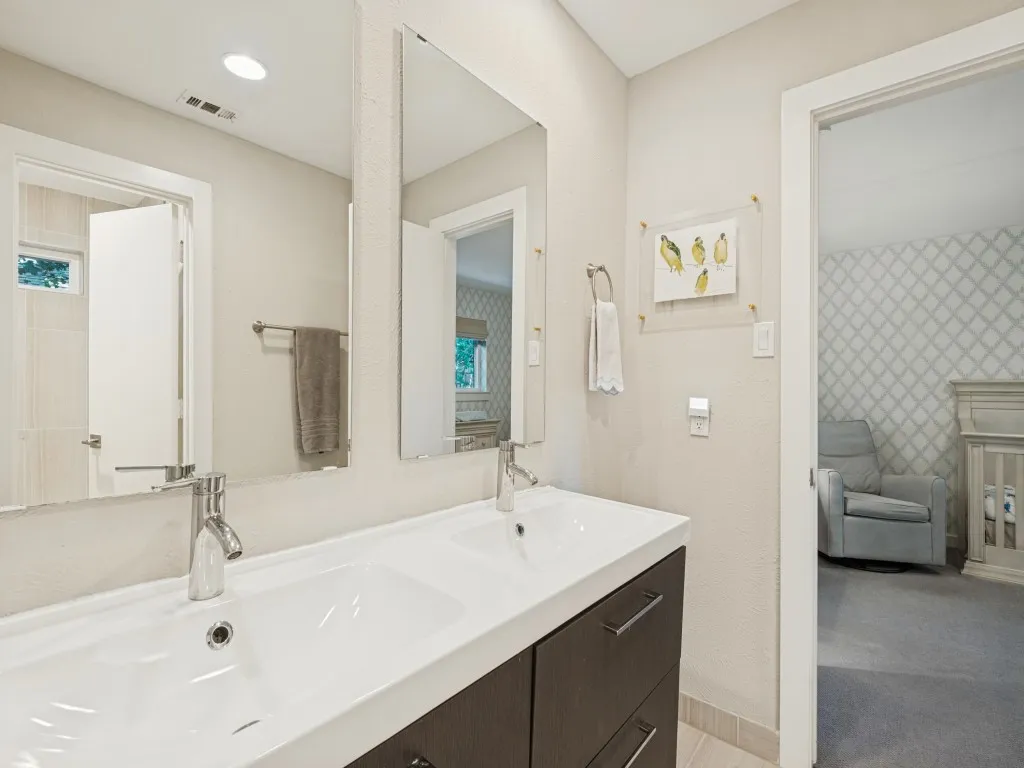 Single Family Residence For Sale in Dallas County , 9049 Maguires Bridge Drive, Dallas, Texas 75231, 5 Bedroom, 3 Bathroom, 2 Garage spaces, 3,115 Sqft, built in 1974, mls#21397798, Real Estate Agent in Dallas, Homes For Sale in Dallas county, Homes For Sale in Dallas, Realtor in Dallas Texas, Real Estate Brokerage Independent Realty Texas, Luminita Cordes Realtor