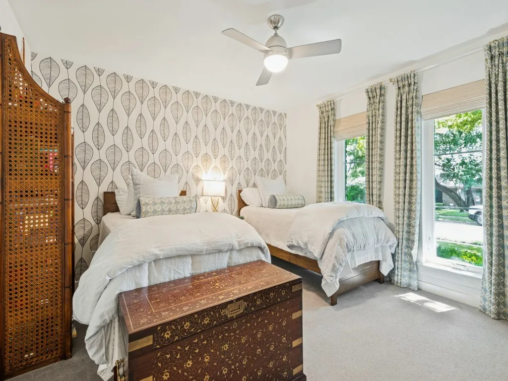 Single Family Residence For Sale in Dallas County , 9049 Maguires Bridge Drive, Dallas, Texas 75231, 5 Bedroom, 3 Bathroom, 2 Garage spaces, 3,115 Sqft, built in 1974, mls#21397798, Real Estate Agent in Dallas, Homes For Sale in Dallas county, Homes For Sale in Dallas, Realtor in Dallas Texas, Real Estate Brokerage Independent Realty Texas, Luminita Cordes Realtor