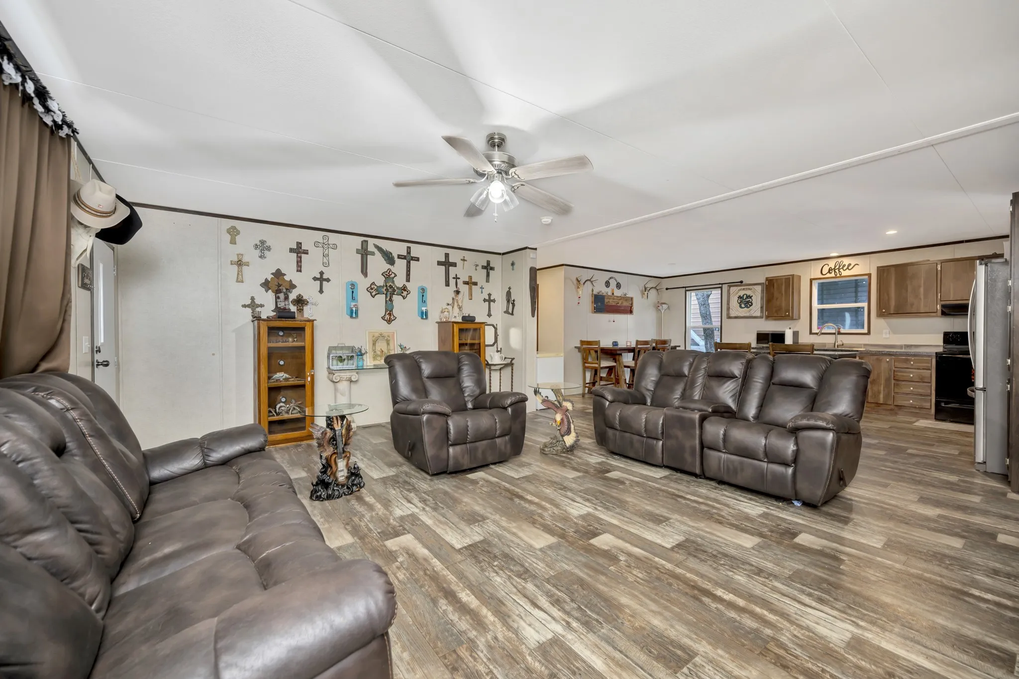 Manufactured Home For Sale in Montague County , 445 Lakeside Drive, Bowie, Texas 76230, 3 Bedroom, 2 Bathroom, Garage spaces, 1,560 Sqft, built in 2022, mls#21397787, Real Estate Agent in Bowie, Homes For Sale in Montague county, Homes For Sale in Bowie, Realtor in Bowie Texas, Real Estate Brokerage Independent Realty Texas, Luminita Cordes Realtor