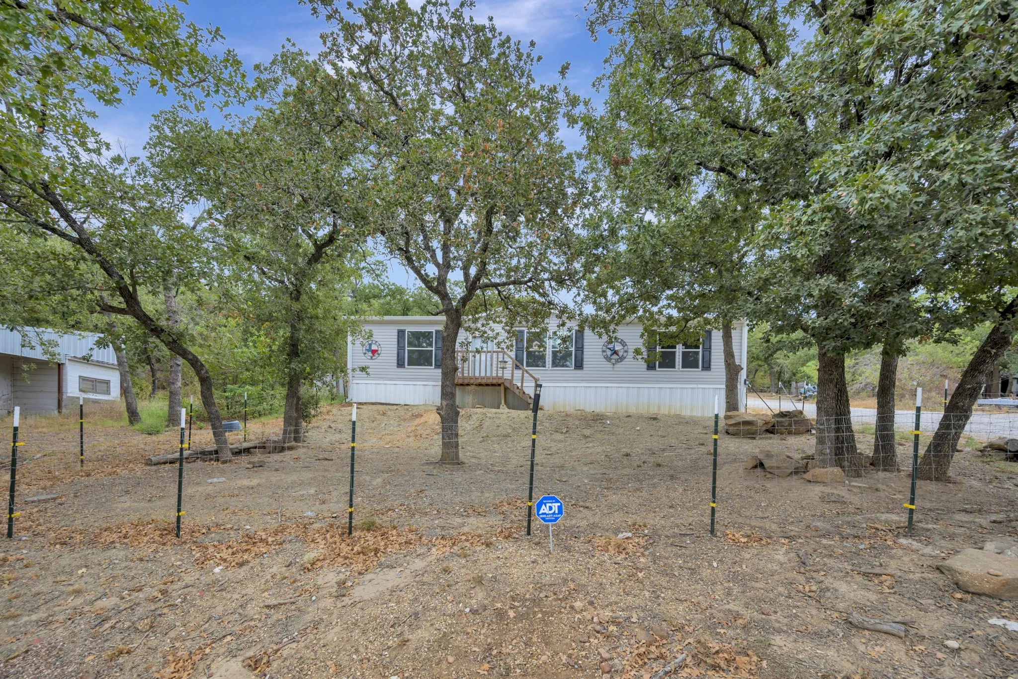 Manufactured Home For Sale in Montague County , 445 Lakeside Drive, Bowie, Texas 76230, 3 Bedroom, 2 Bathroom, Garage spaces, 1,560 Sqft, built in 2022, mls#21397787, Real Estate Agent in Bowie, Homes For Sale in Montague county, Homes For Sale in Bowie, Realtor in Bowie Texas, Real Estate Brokerage Independent Realty Texas, Luminita Cordes Realtor