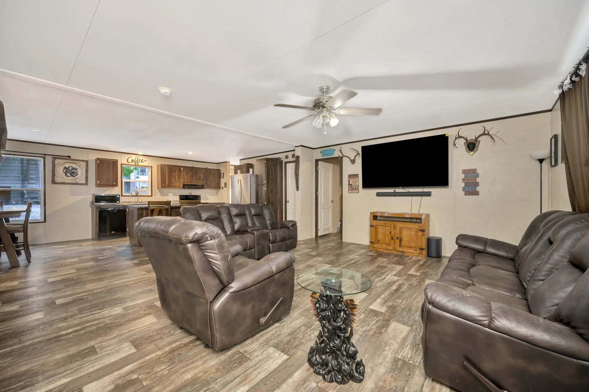 Manufactured Home For Sale in Montague County , 445 Lakeside Drive, Bowie, Texas 76230, 3 Bedroom, 2 Bathroom, Garage spaces, 1,560 Sqft, built in 2022, mls#21397787, Real Estate Agent in Bowie, Homes For Sale in Montague county, Homes For Sale in Bowie, Realtor in Bowie Texas, Real Estate Brokerage Independent Realty Texas, Luminita Cordes Realtor
