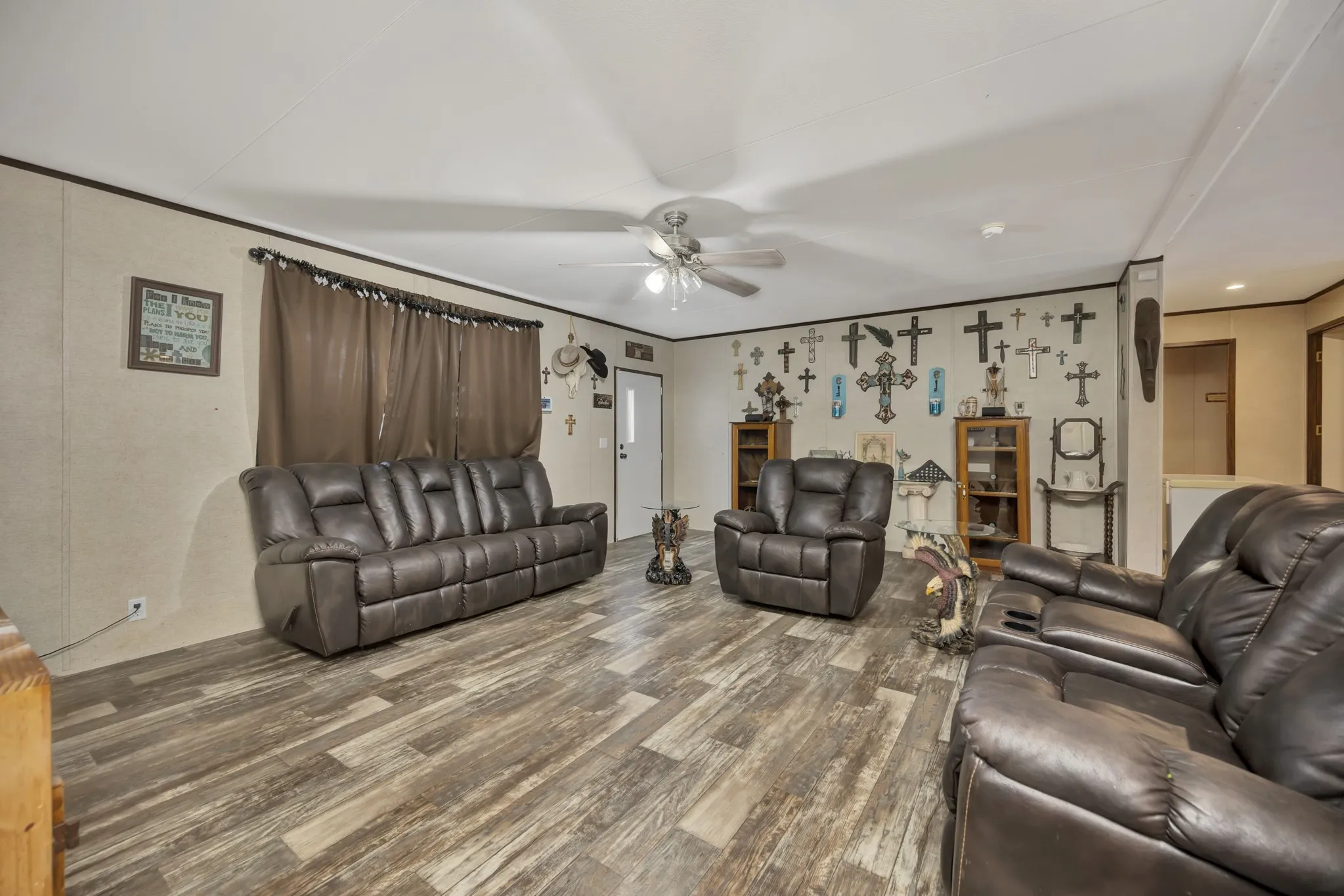 Manufactured Home For Sale in Montague County , 445 Lakeside Drive, Bowie, Texas 76230, 3 Bedroom, 2 Bathroom, Garage spaces, 1,560 Sqft, built in 2022, mls#21397787, Real Estate Agent in Bowie, Homes For Sale in Montague county, Homes For Sale in Bowie, Realtor in Bowie Texas, Real Estate Brokerage Independent Realty Texas, Luminita Cordes Realtor