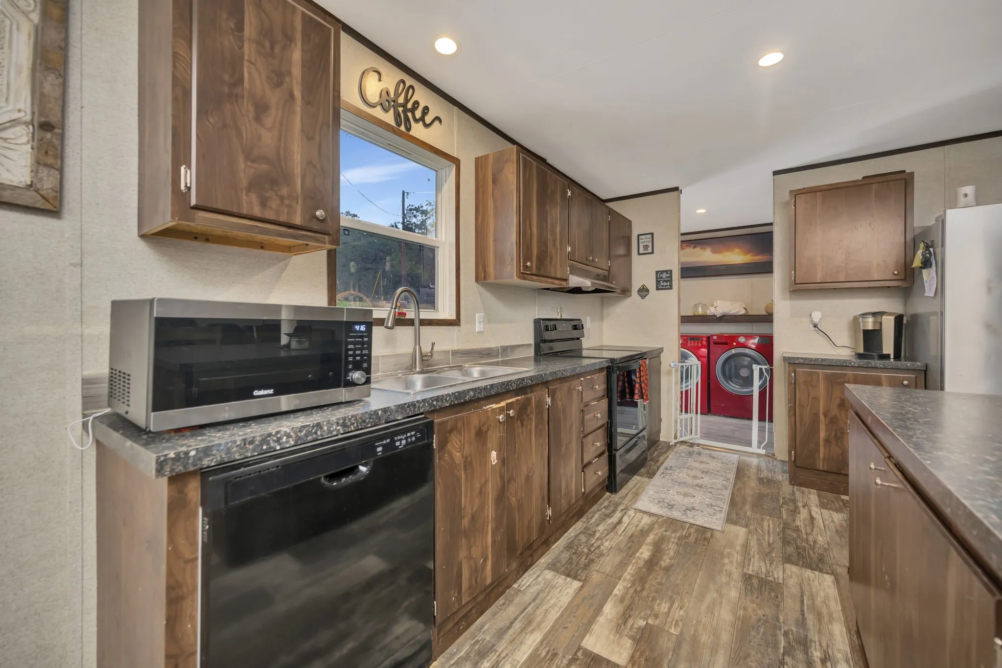 Manufactured Home For Sale in Montague County , 445 Lakeside Drive, Bowie, Texas 76230, 3 Bedroom, 2 Bathroom, Garage spaces, 1,560 Sqft, built in 2022, mls#21397787, Real Estate Agent in Bowie, Homes For Sale in Montague county, Homes For Sale in Bowie, Realtor in Bowie Texas, Real Estate Brokerage Independent Realty Texas, Luminita Cordes Realtor