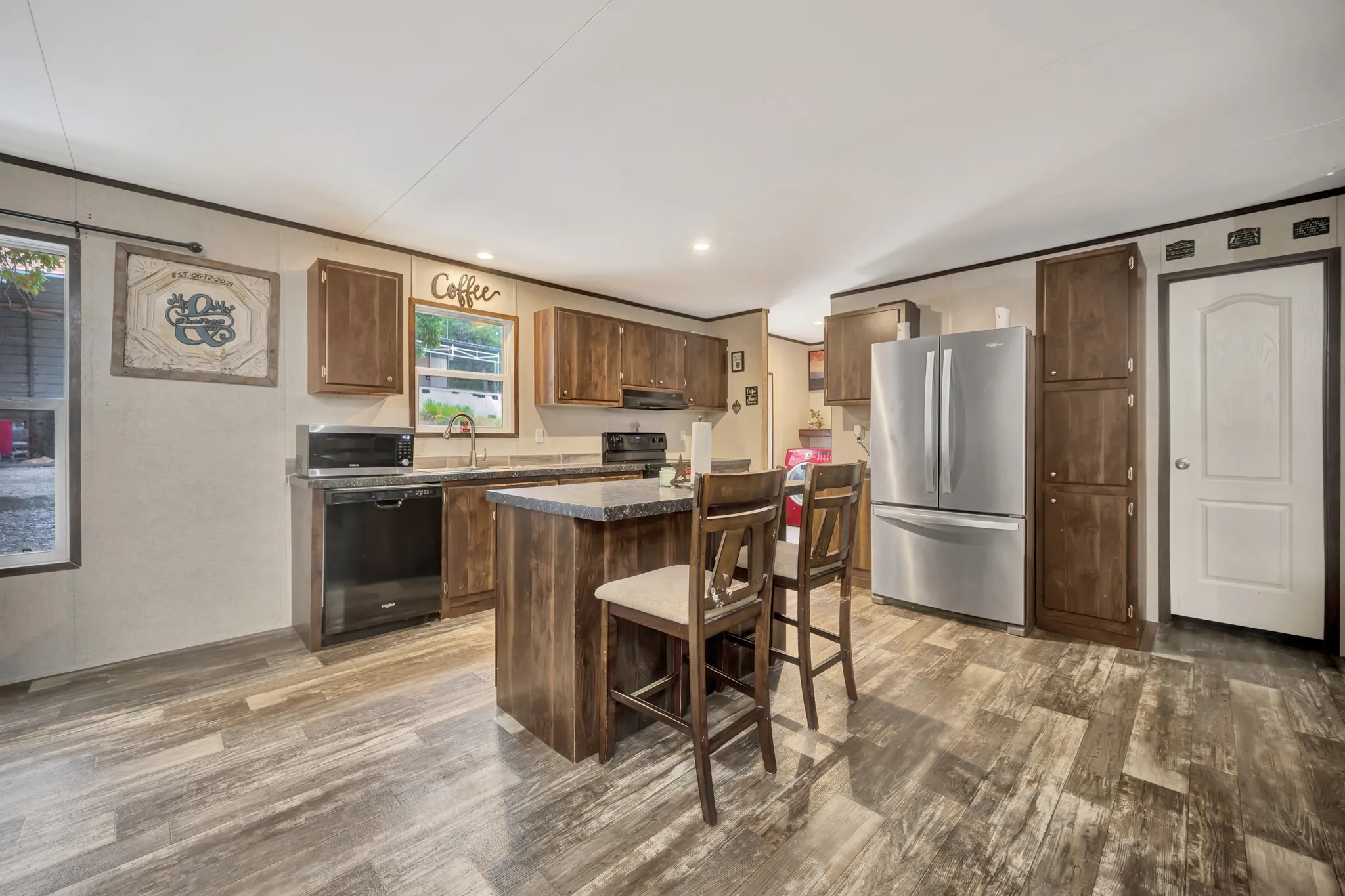 Manufactured Home For Sale in Montague County , 445 Lakeside Drive, Bowie, Texas 76230, 3 Bedroom, 2 Bathroom, Garage spaces, 1,560 Sqft, built in 2022, mls#21397787, Real Estate Agent in Bowie, Homes For Sale in Montague county, Homes For Sale in Bowie, Realtor in Bowie Texas, Real Estate Brokerage Independent Realty Texas, Luminita Cordes Realtor