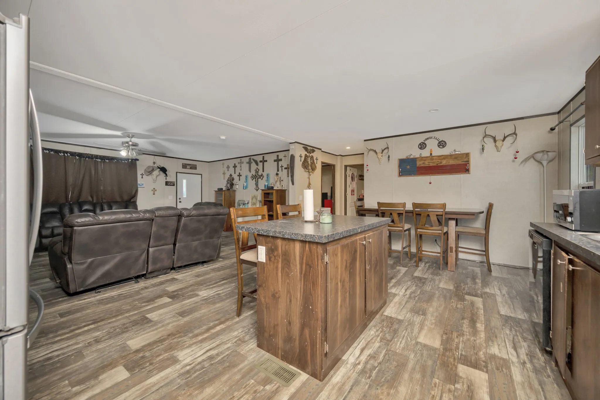 Manufactured Home For Sale in Montague County , 445 Lakeside Drive, Bowie, Texas 76230, 3 Bedroom, 2 Bathroom, Garage spaces, 1,560 Sqft, built in 2022, mls#21397787, Real Estate Agent in Bowie, Homes For Sale in Montague county, Homes For Sale in Bowie, Realtor in Bowie Texas, Real Estate Brokerage Independent Realty Texas, Luminita Cordes Realtor