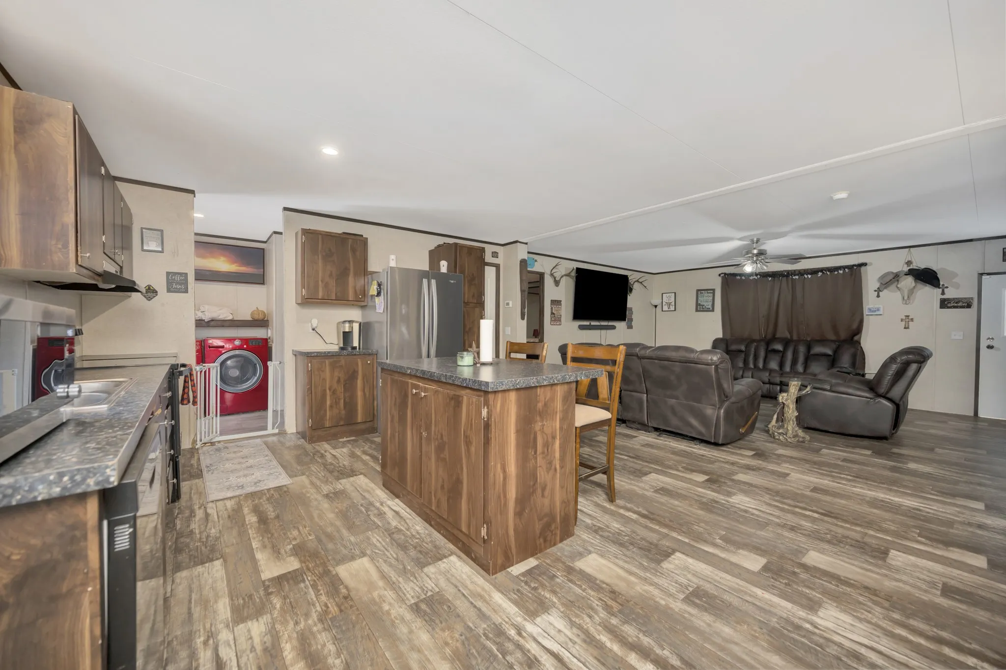Manufactured Home For Sale in Montague County , 445 Lakeside Drive, Bowie, Texas 76230, 3 Bedroom, 2 Bathroom, Garage spaces, 1,560 Sqft, built in 2022, mls#21397787, Real Estate Agent in Bowie, Homes For Sale in Montague county, Homes For Sale in Bowie, Realtor in Bowie Texas, Real Estate Brokerage Independent Realty Texas, Luminita Cordes Realtor