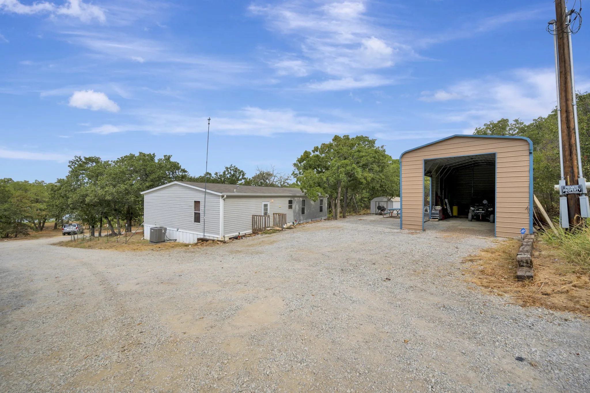 Manufactured Home For Sale in Montague County , 445 Lakeside Drive, Bowie, Texas 76230, 3 Bedroom, 2 Bathroom, Garage spaces, 1,560 Sqft, built in 2022, mls#21397787, Real Estate Agent in Bowie, Homes For Sale in Montague county, Homes For Sale in Bowie, Realtor in Bowie Texas, Real Estate Brokerage Independent Realty Texas, Luminita Cordes Realtor