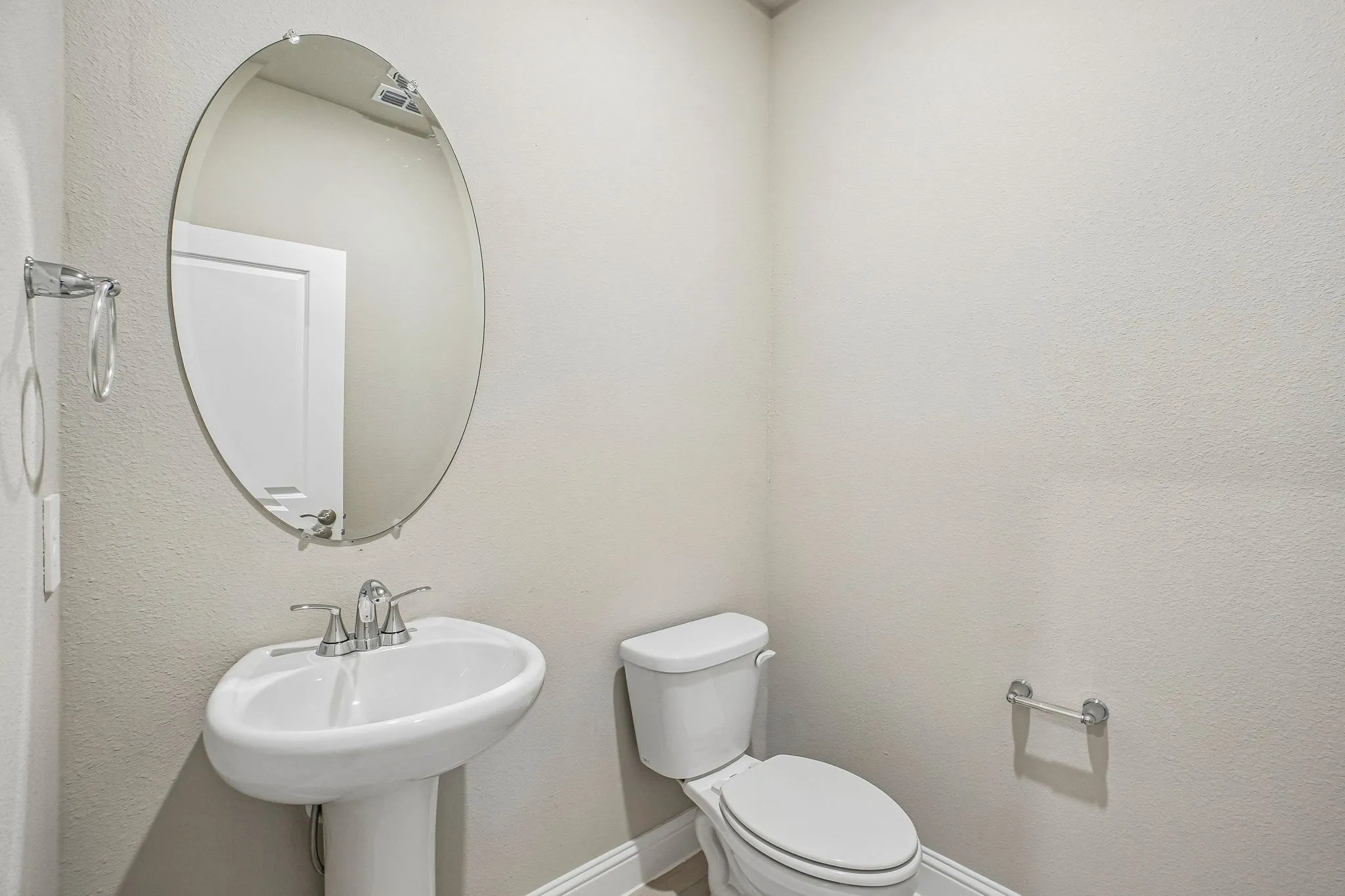  Photo is not of the actual home, but is an inspirational photo of builder’s model home and may depict options, furnishings, and/or decorator features that are not included.

