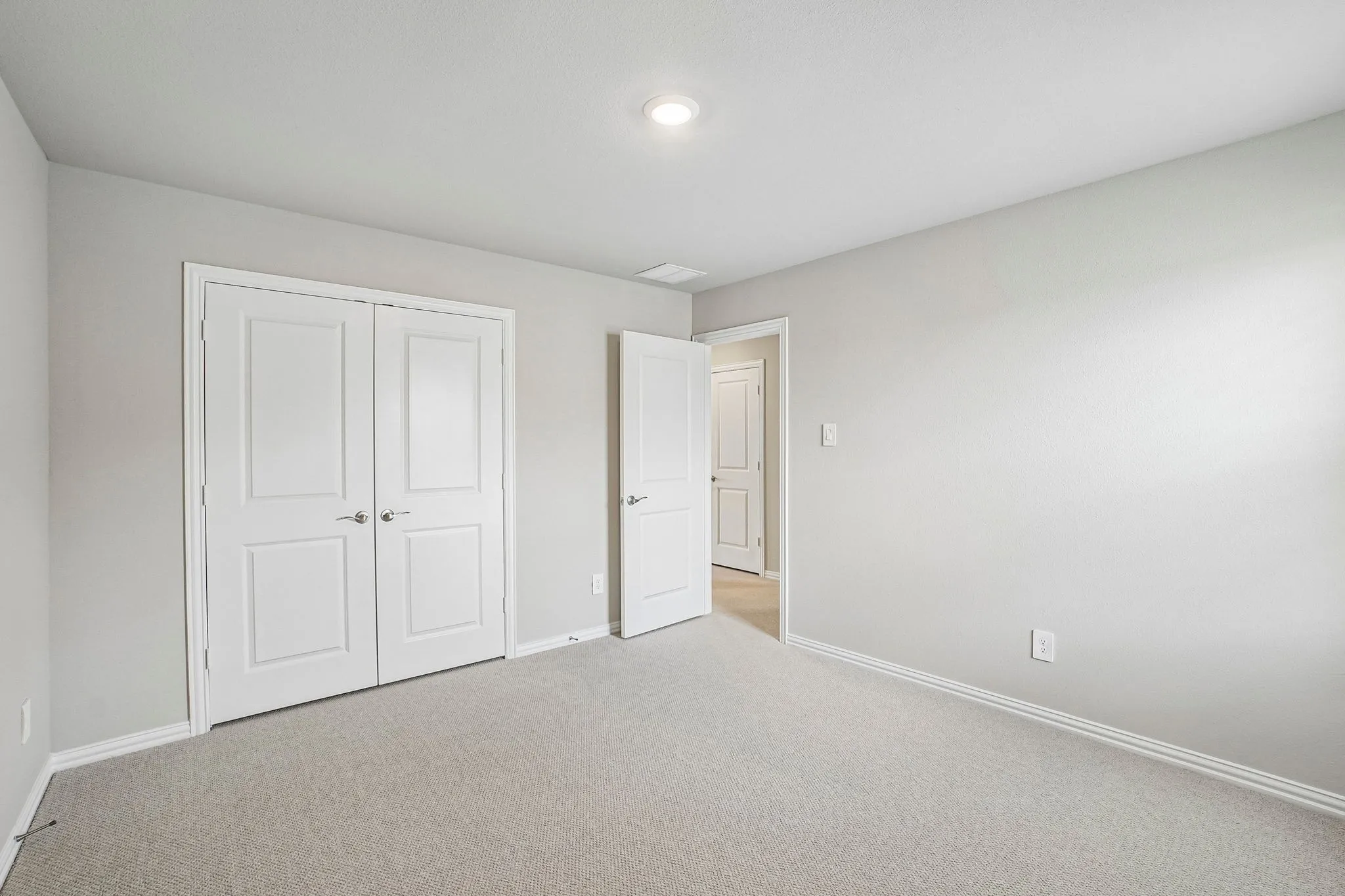  Photo is not of the actual home, but is an inspirational photo of builder’s model home and may depict options, furnishings, and/or decorator features that are not included.
