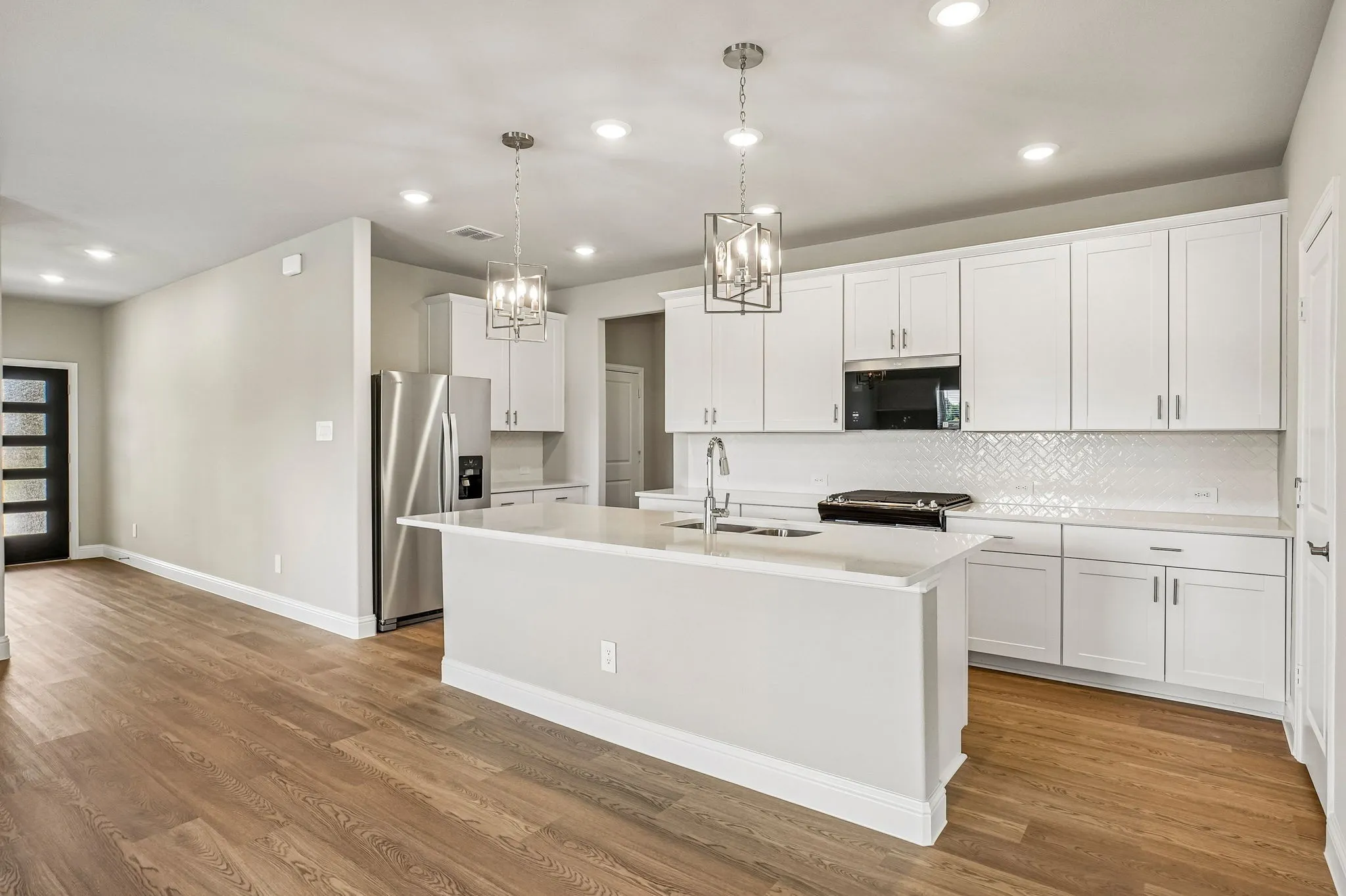  Photo is not of the actual home, but is an inspirational photo of builder’s model home and may depict options, furnishings, and/or decorator features that are not included.

