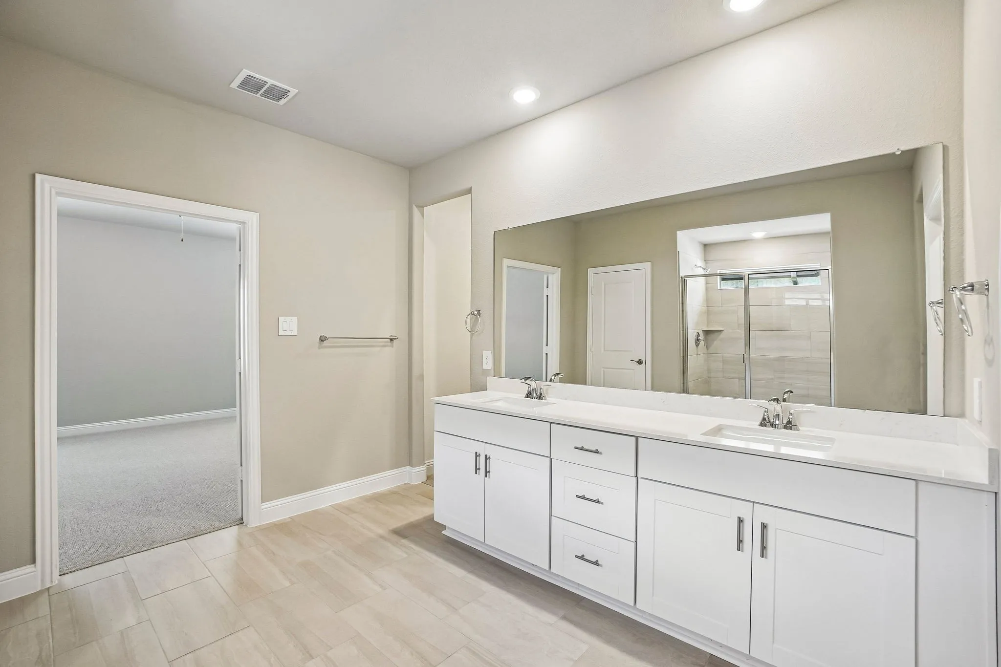  Photo is not of the actual home, but is an inspirational photo of builder’s model home and may depict options, furnishings, and/or decorator features that are not included.
