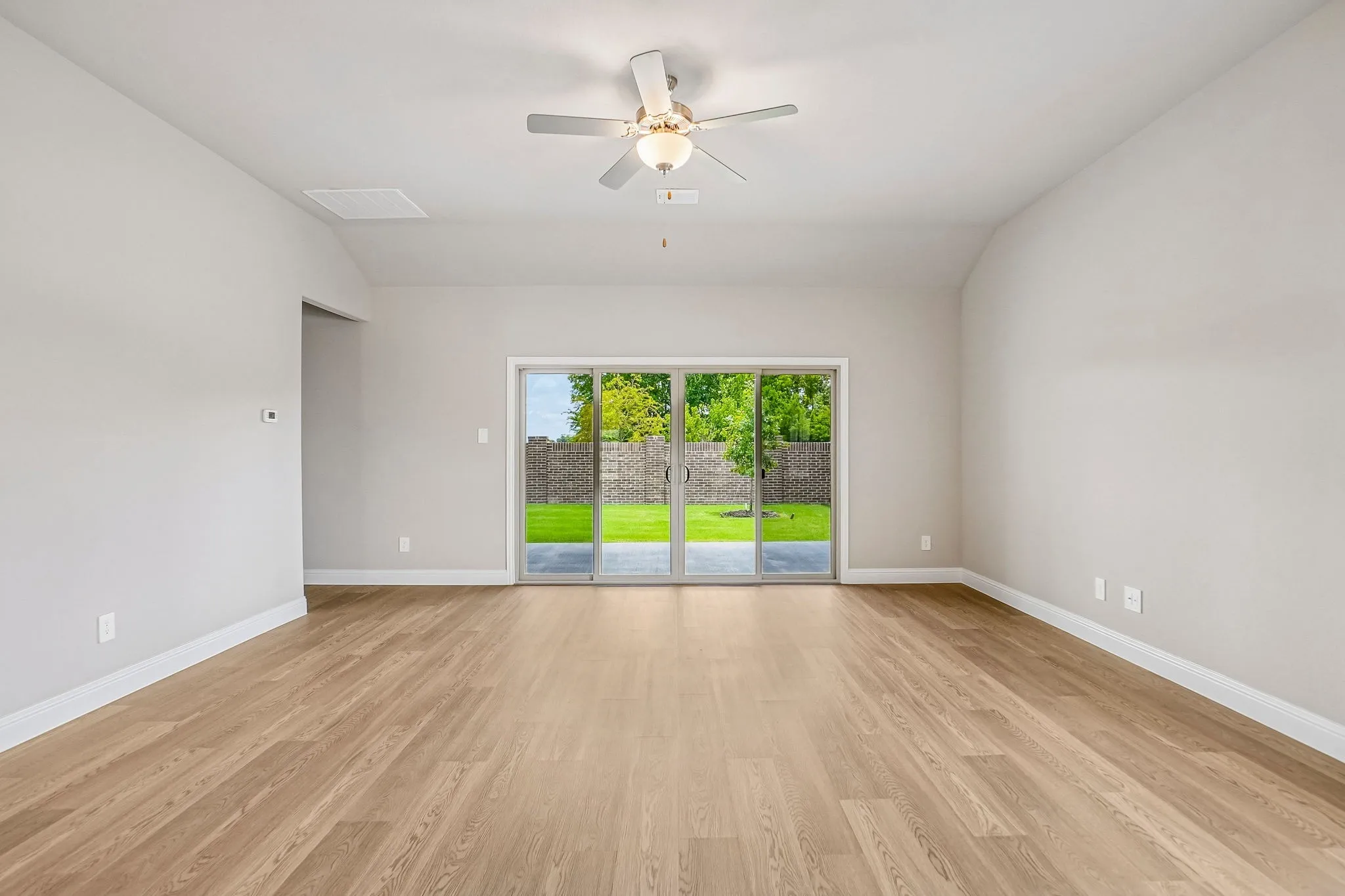  Photo is not of the actual home, but is an inspirational photo of builder’s model home and may depict options, furnishings, and/or decorator features that are not included.
