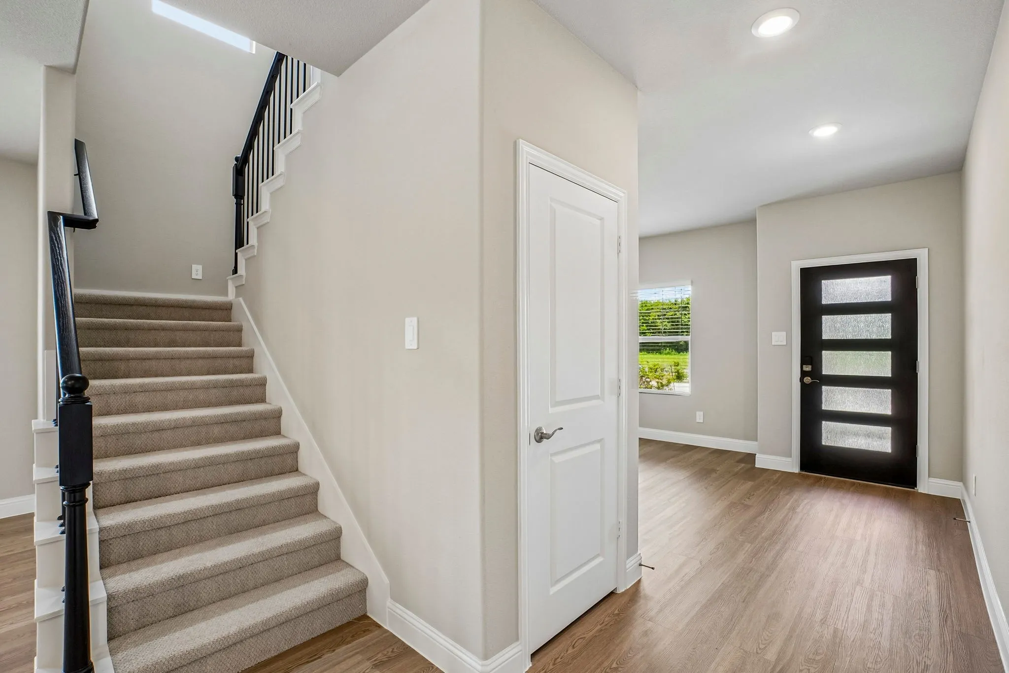  Photo is not of the actual home, but is an inspirational photo of builder’s model home and may depict options, furnishings, and/or decorator features that are not included.
