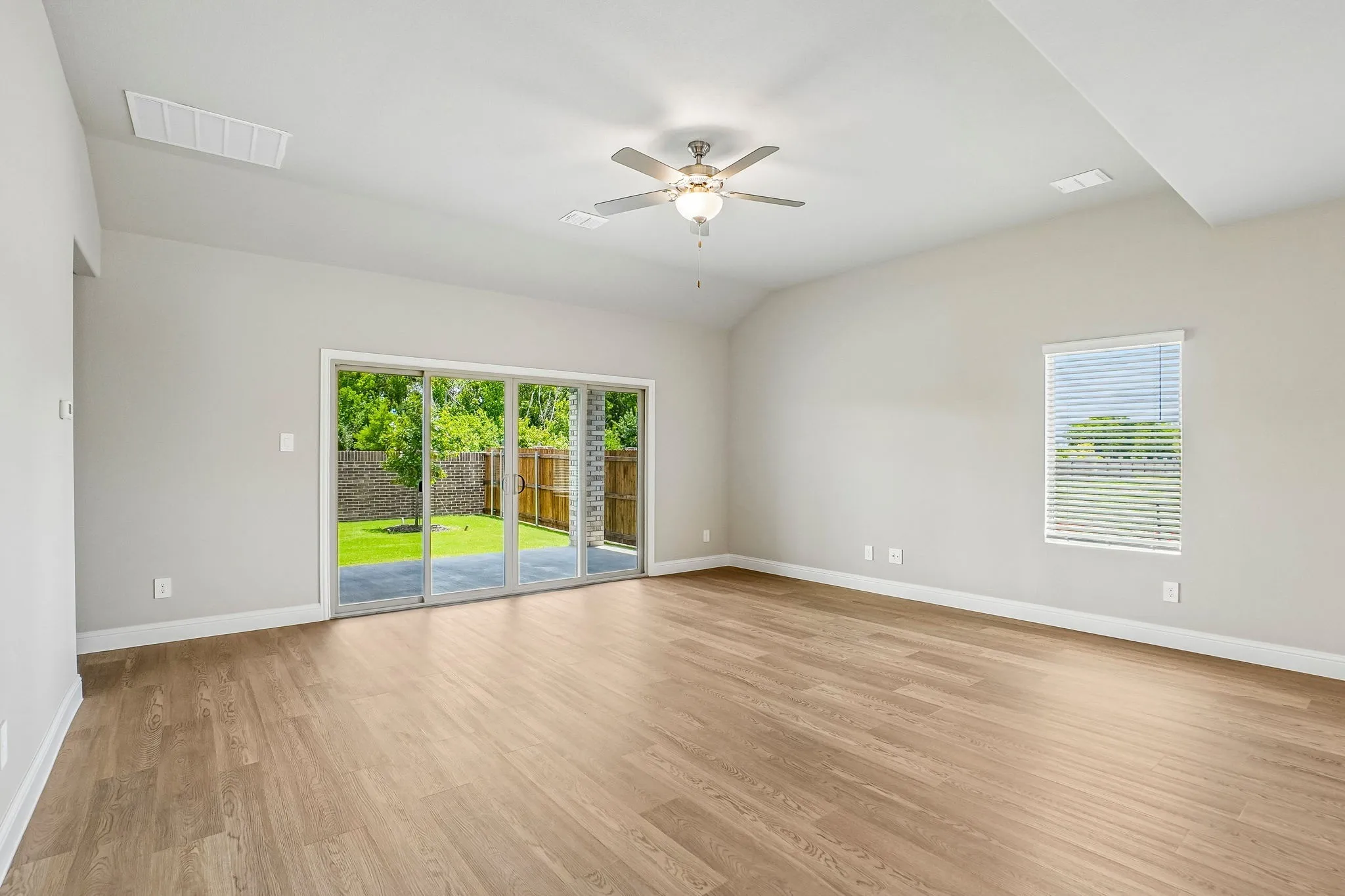  Photo is not of the actual home, but is an inspirational photo of builder’s model home and may depict options, furnishings, and/or decorator features that are not included.
