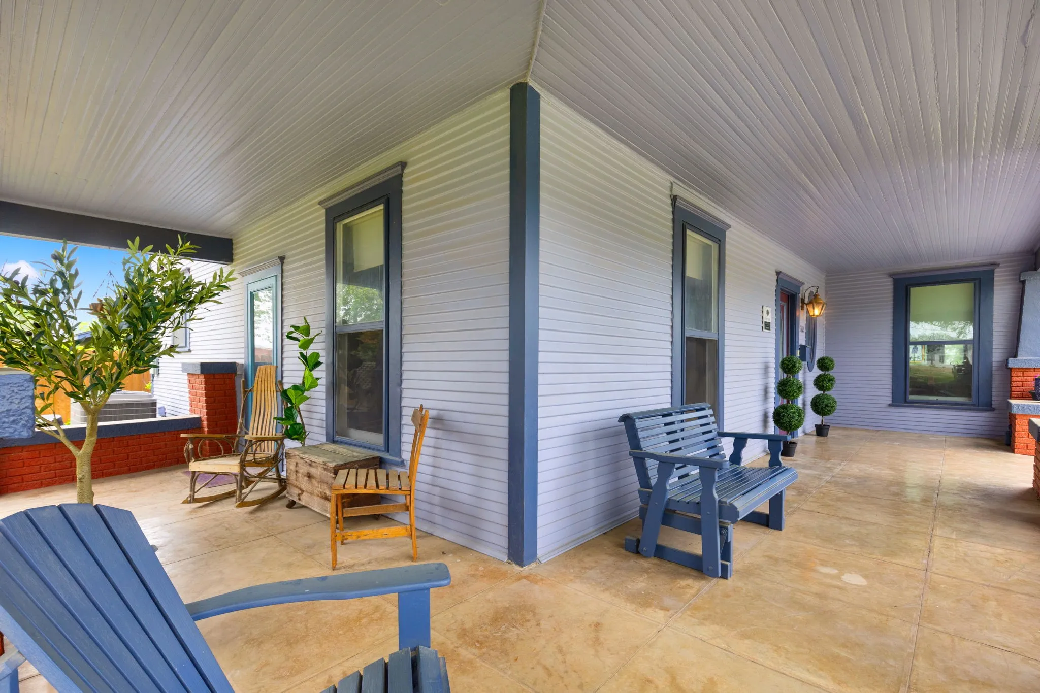Single Family Residence For Sale in Mc Culloch County , 1102 S College Street, Brady, Texas 76825, 3 Bedroom, 4 Bathroom, 1 Garage spaces, 3,800 Sqft, built in 1909, mls#21401070, Real Estate Agent in Brady, Homes For Sale in Mc Culloch county, Homes For Sale in Brady, Realtor in Brady Texas, Real Estate Brokerage Independent Realty Texas, Luminita Cordes Realtor