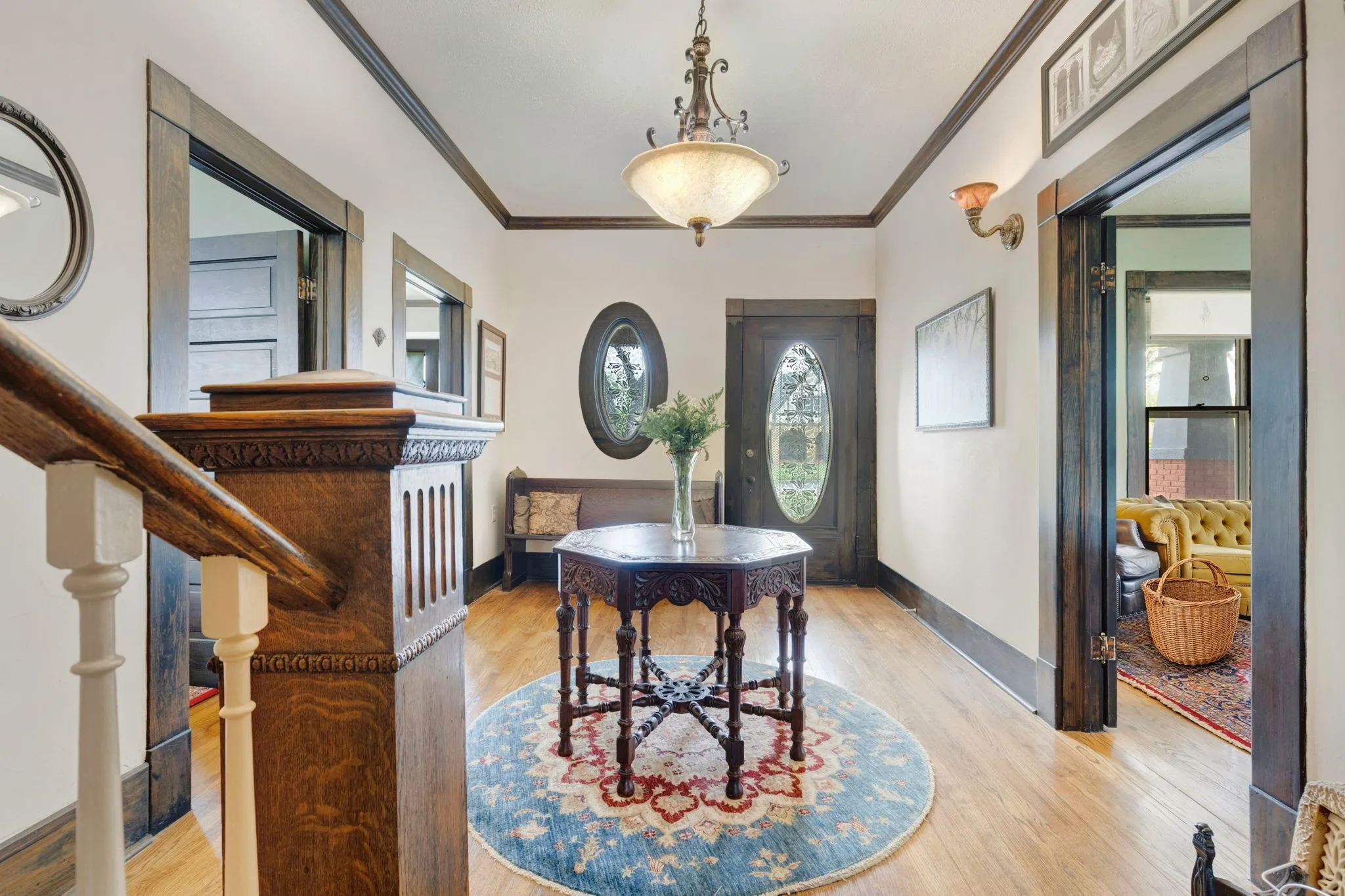 Single Family Residence For Sale in Mc Culloch County , 1102 S College Street, Brady, Texas 76825, 3 Bedroom, 4 Bathroom, 1 Garage spaces, 3,800 Sqft, built in 1909, mls#21401070, Real Estate Agent in Brady, Homes For Sale in Mc Culloch county, Homes For Sale in Brady, Realtor in Brady Texas, Real Estate Brokerage Independent Realty Texas, Luminita Cordes Realtor