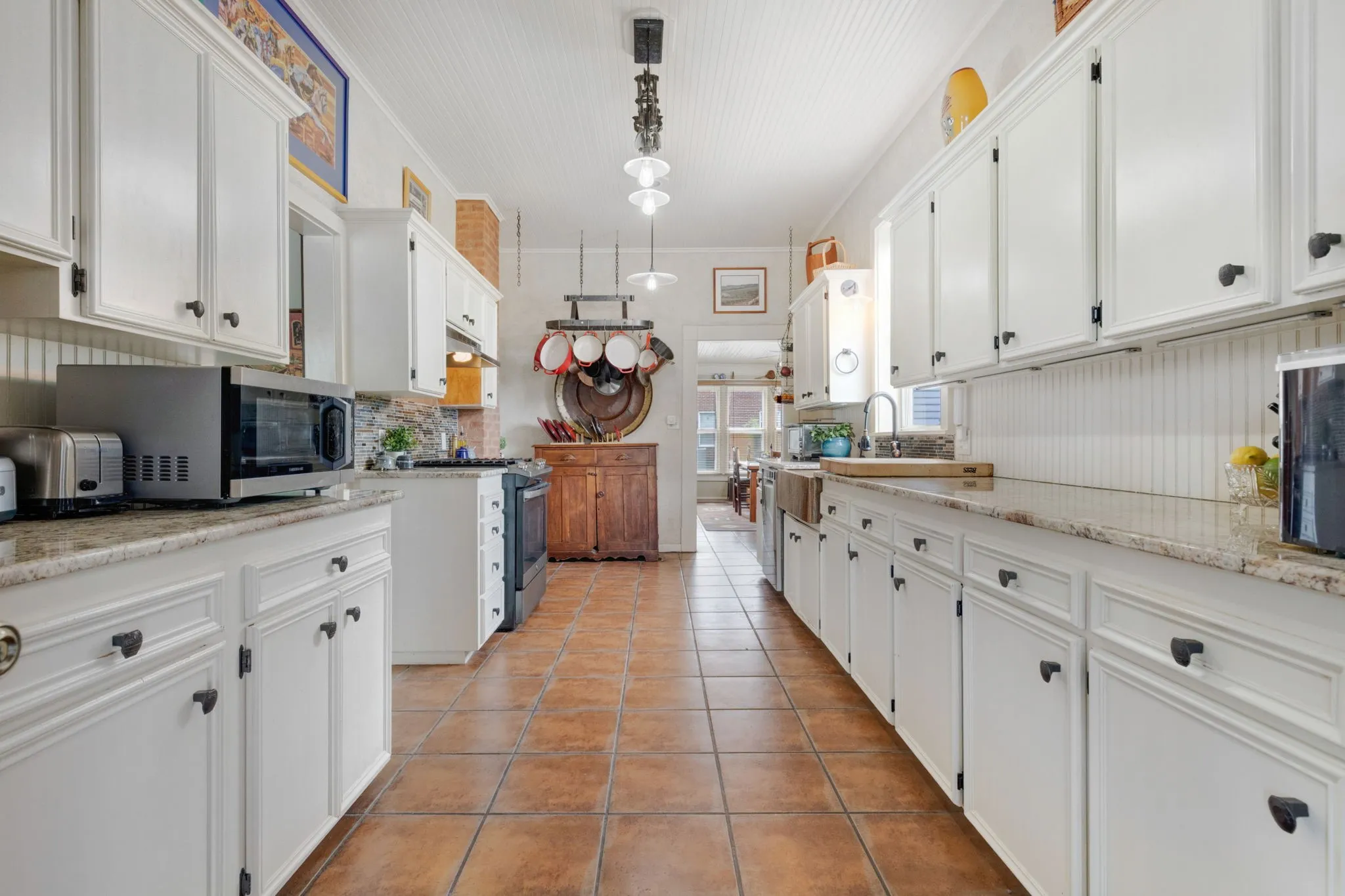 Single Family Residence For Sale in Mc Culloch County , 1102 S College Street, Brady, Texas 76825, 3 Bedroom, 4 Bathroom, 1 Garage spaces, 3,800 Sqft, built in 1909, mls#21401070, Real Estate Agent in Brady, Homes For Sale in Mc Culloch county, Homes For Sale in Brady, Realtor in Brady Texas, Real Estate Brokerage Independent Realty Texas, Luminita Cordes Realtor
