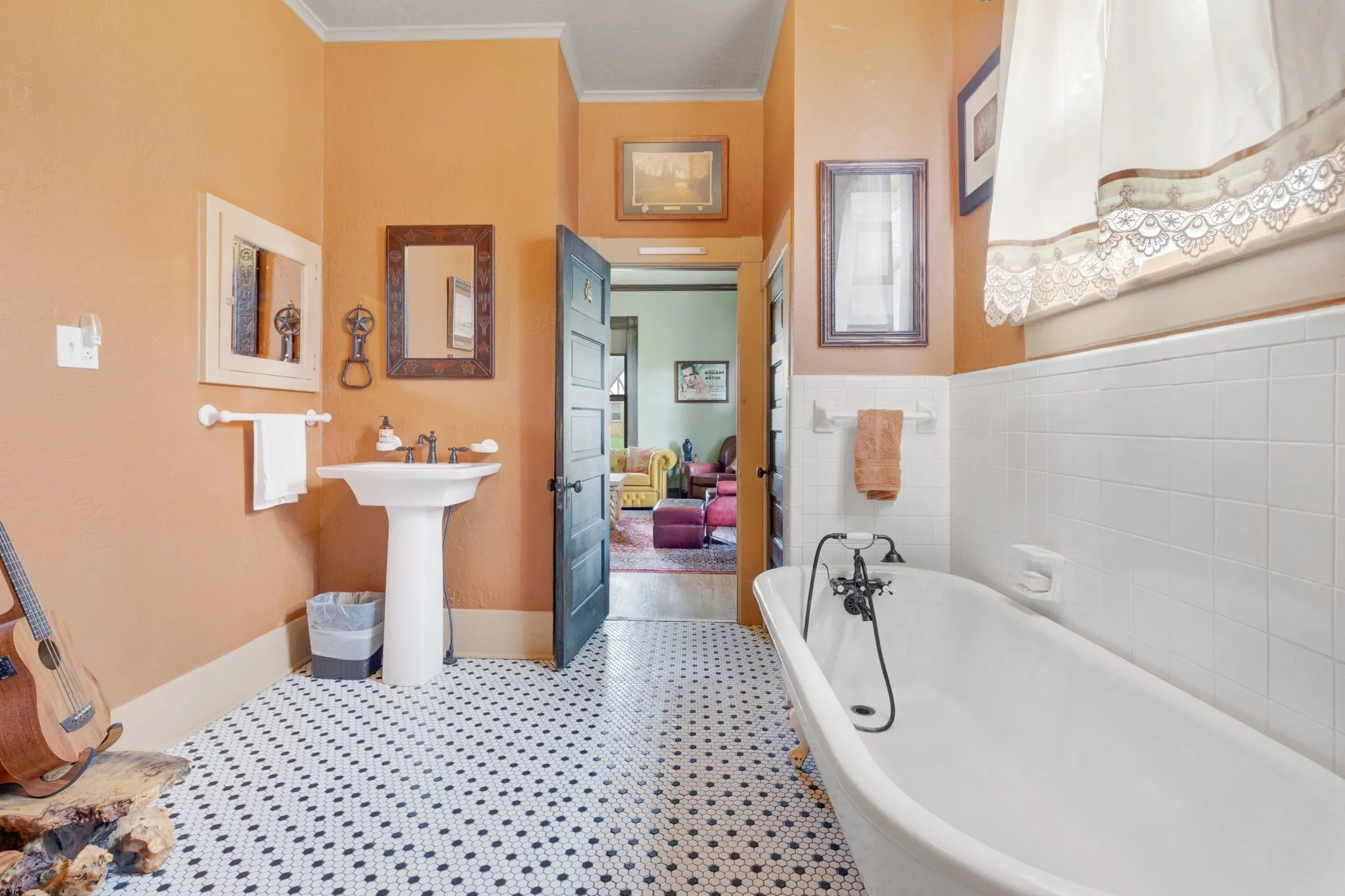 Single Family Residence For Sale in Mc Culloch County , 1102 S College Street, Brady, Texas 76825, 3 Bedroom, 4 Bathroom, 1 Garage spaces, 3,800 Sqft, built in 1909, mls#21401070, Real Estate Agent in Brady, Homes For Sale in Mc Culloch county, Homes For Sale in Brady, Realtor in Brady Texas, Real Estate Brokerage Independent Realty Texas, Luminita Cordes Realtor