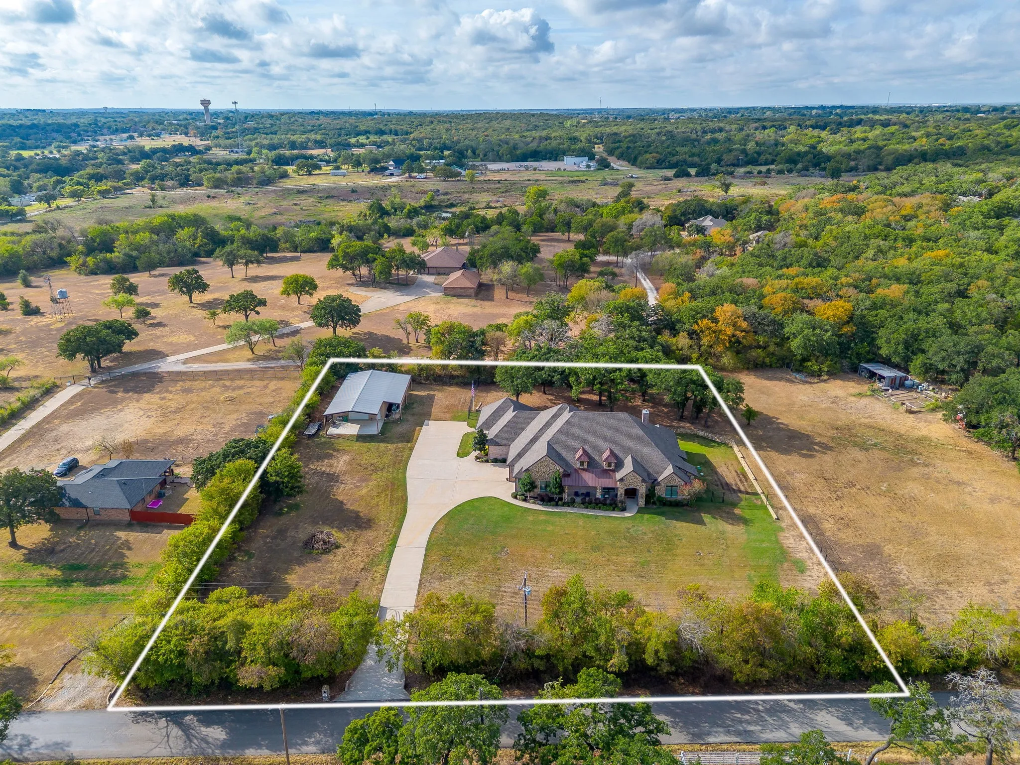 Single Family Residence For Sale in Johnson County , 1025 County Road 913, Joshua, Texas 76058, 4 Bedroom, 5 Bathroom, 3 Garage spaces, 4,678 Sqft, built in 2017, mls#21398571, Real Estate Agent in Joshua, Homes For Sale in Johnson county, Homes For Sale in Joshua, Realtor in Joshua Texas, Real Estate Brokerage Independent Realty Texas, Luminita Cordes Realtor