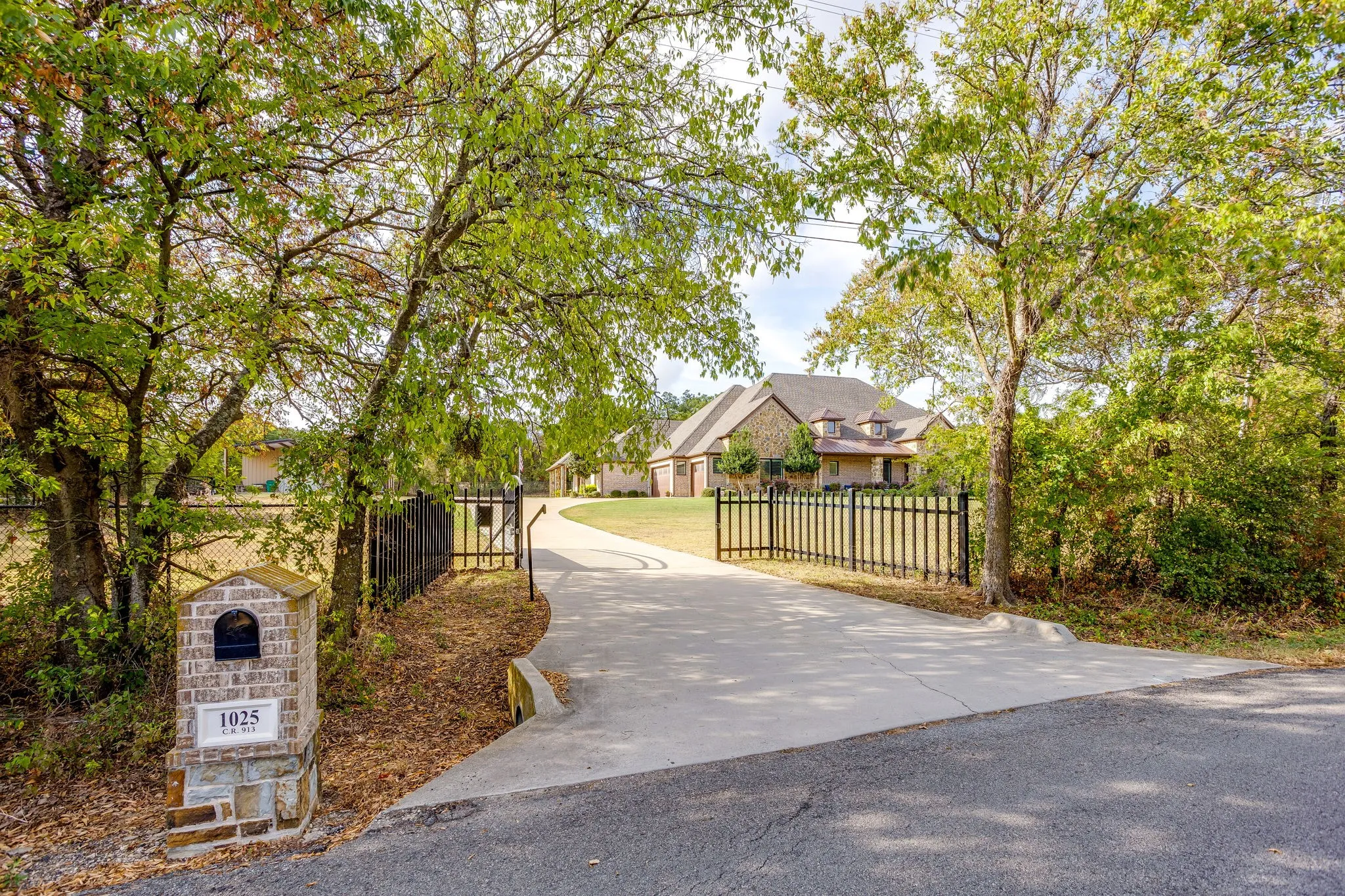 Single Family Residence For Sale in Johnson County , 1025 County Road 913, Joshua, Texas 76058, 4 Bedroom, 5 Bathroom, 3 Garage spaces, 4,678 Sqft, built in 2017, mls#21398571, Real Estate Agent in Joshua, Homes For Sale in Johnson county, Homes For Sale in Joshua, Realtor in Joshua Texas, Real Estate Brokerage Independent Realty Texas, Luminita Cordes Realtor