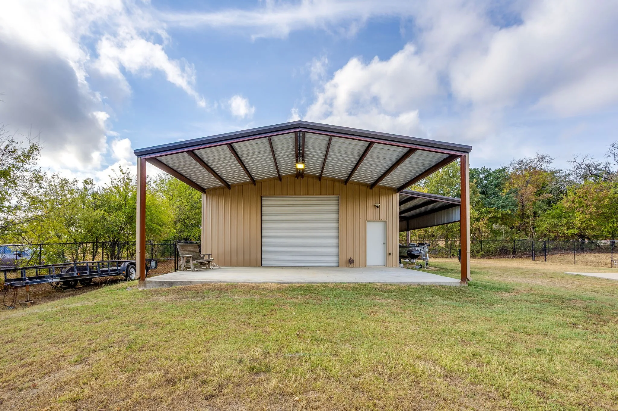 Single Family Residence For Sale in Johnson County , 1025 County Road 913, Joshua, Texas 76058, 4 Bedroom, 5 Bathroom, 3 Garage spaces, 4,678 Sqft, built in 2017, mls#21398571, Real Estate Agent in Joshua, Homes For Sale in Johnson county, Homes For Sale in Joshua, Realtor in Joshua Texas, Real Estate Brokerage Independent Realty Texas, Luminita Cordes Realtor