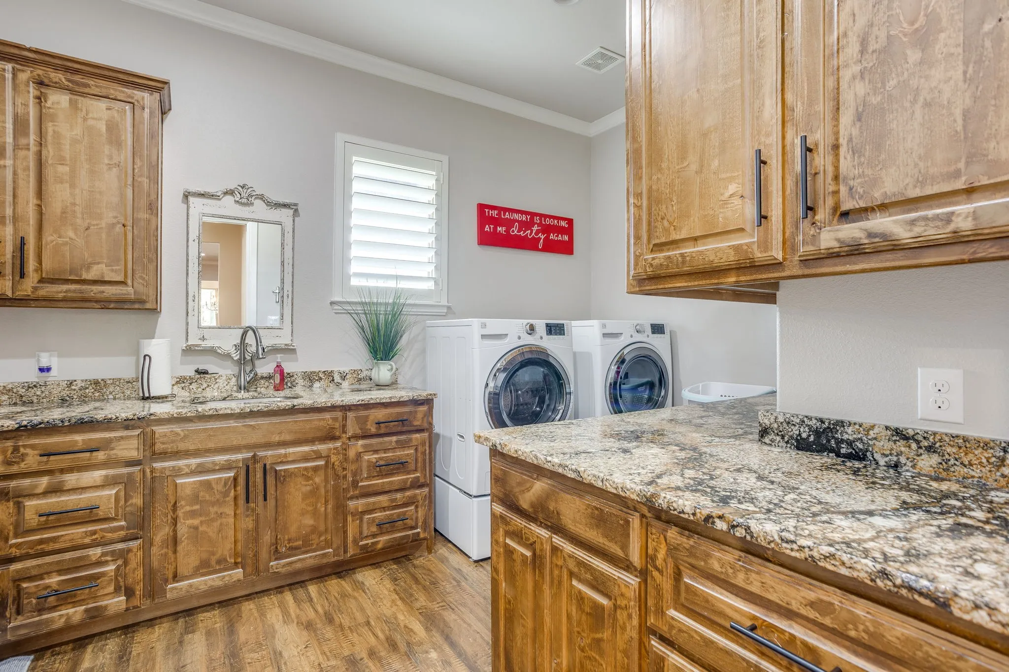Single Family Residence For Sale in Johnson County , 1025 County Road 913, Joshua, Texas 76058, 4 Bedroom, 5 Bathroom, 3 Garage spaces, 4,678 Sqft, built in 2017, mls#21398571, Real Estate Agent in Joshua, Homes For Sale in Johnson county, Homes For Sale in Joshua, Realtor in Joshua Texas, Real Estate Brokerage Independent Realty Texas, Luminita Cordes Realtor