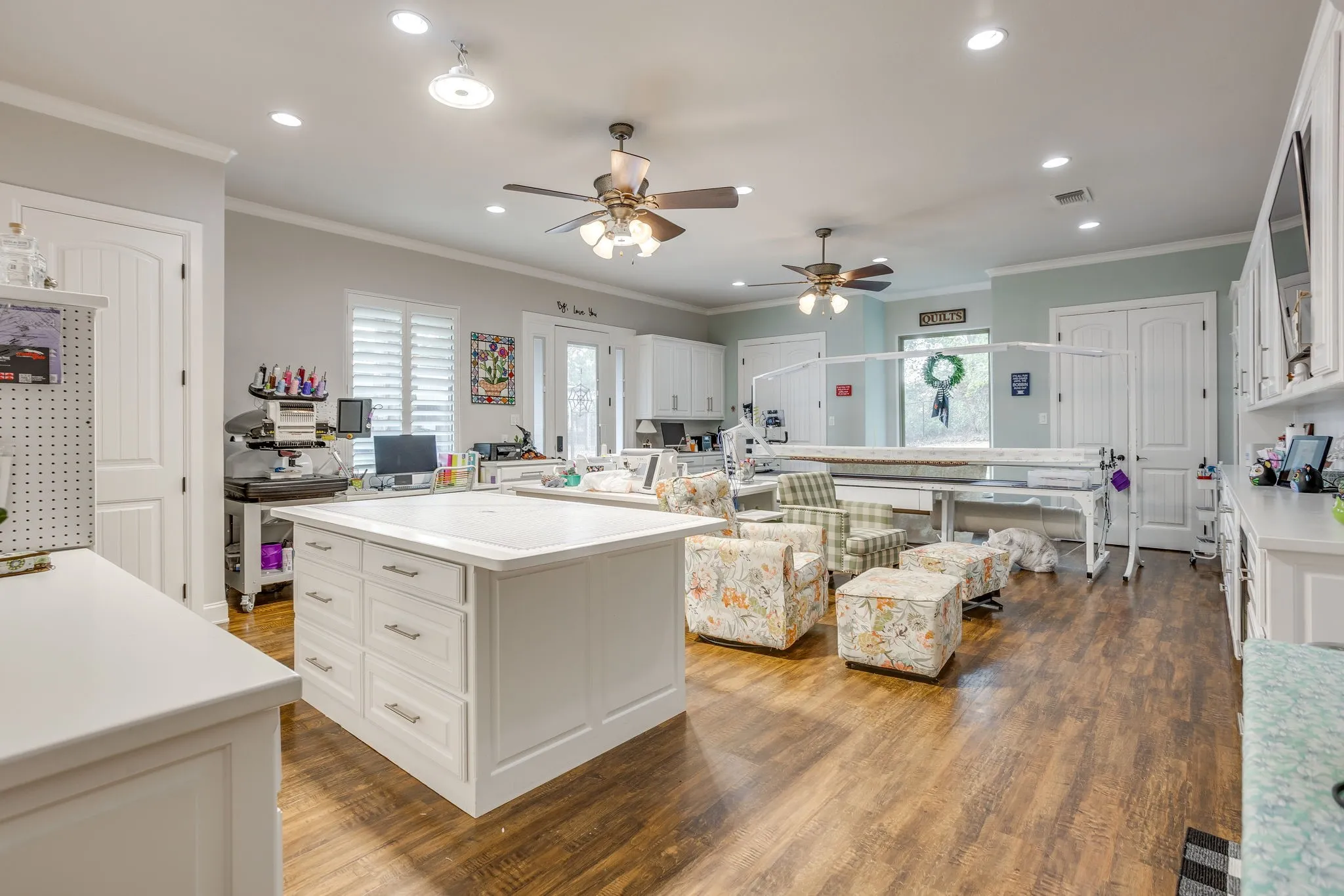 Single Family Residence For Sale in Johnson County , 1025 County Road 913, Joshua, Texas 76058, 4 Bedroom, 5 Bathroom, 3 Garage spaces, 4,678 Sqft, built in 2017, mls#21398571, Real Estate Agent in Joshua, Homes For Sale in Johnson county, Homes For Sale in Joshua, Realtor in Joshua Texas, Real Estate Brokerage Independent Realty Texas, Luminita Cordes Realtor