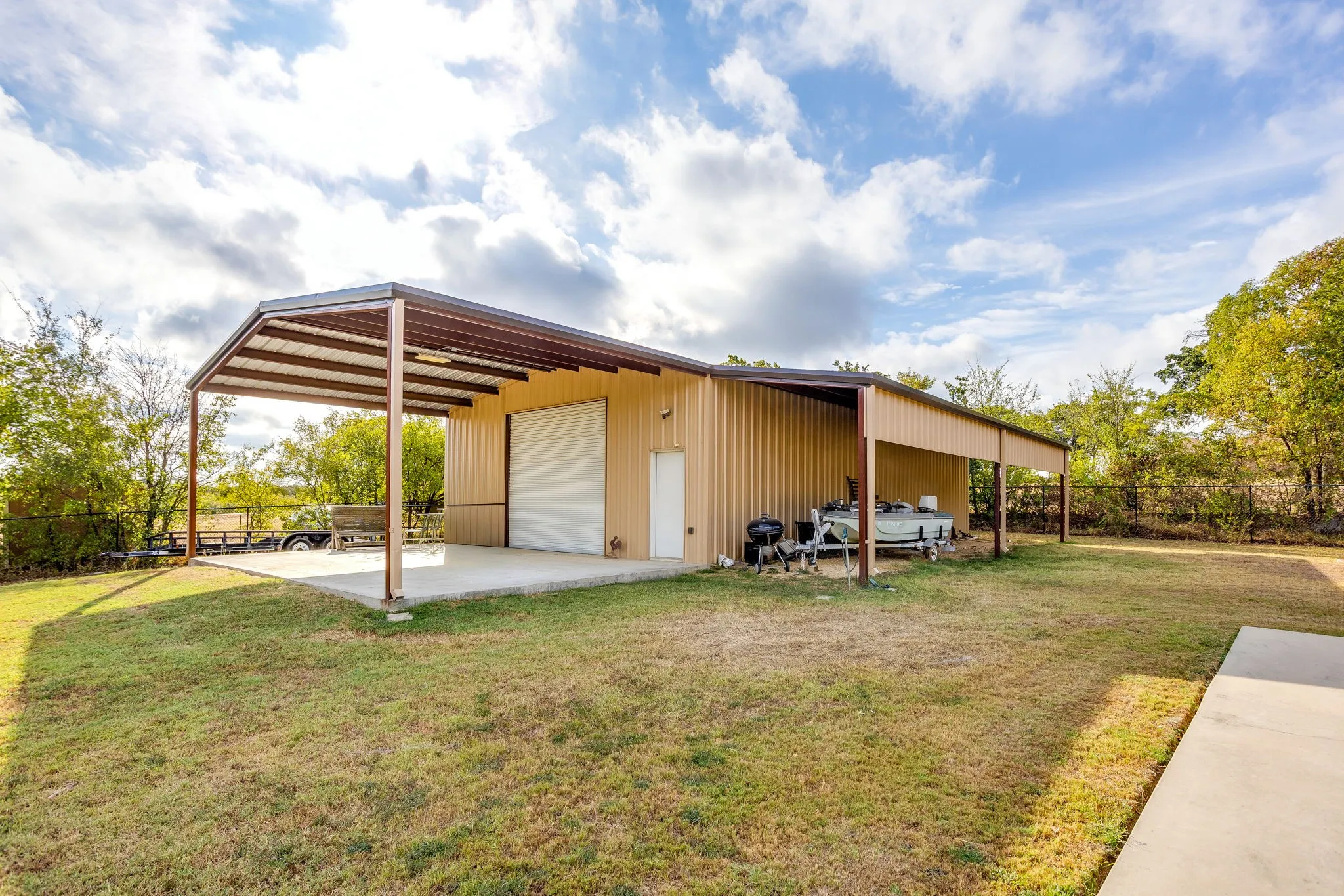 Single Family Residence For Sale in Johnson County , 1025 County Road 913, Joshua, Texas 76058, 4 Bedroom, 5 Bathroom, 3 Garage spaces, 4,678 Sqft, built in 2017, mls#21398571, Real Estate Agent in Joshua, Homes For Sale in Johnson county, Homes For Sale in Joshua, Realtor in Joshua Texas, Real Estate Brokerage Independent Realty Texas, Luminita Cordes Realtor