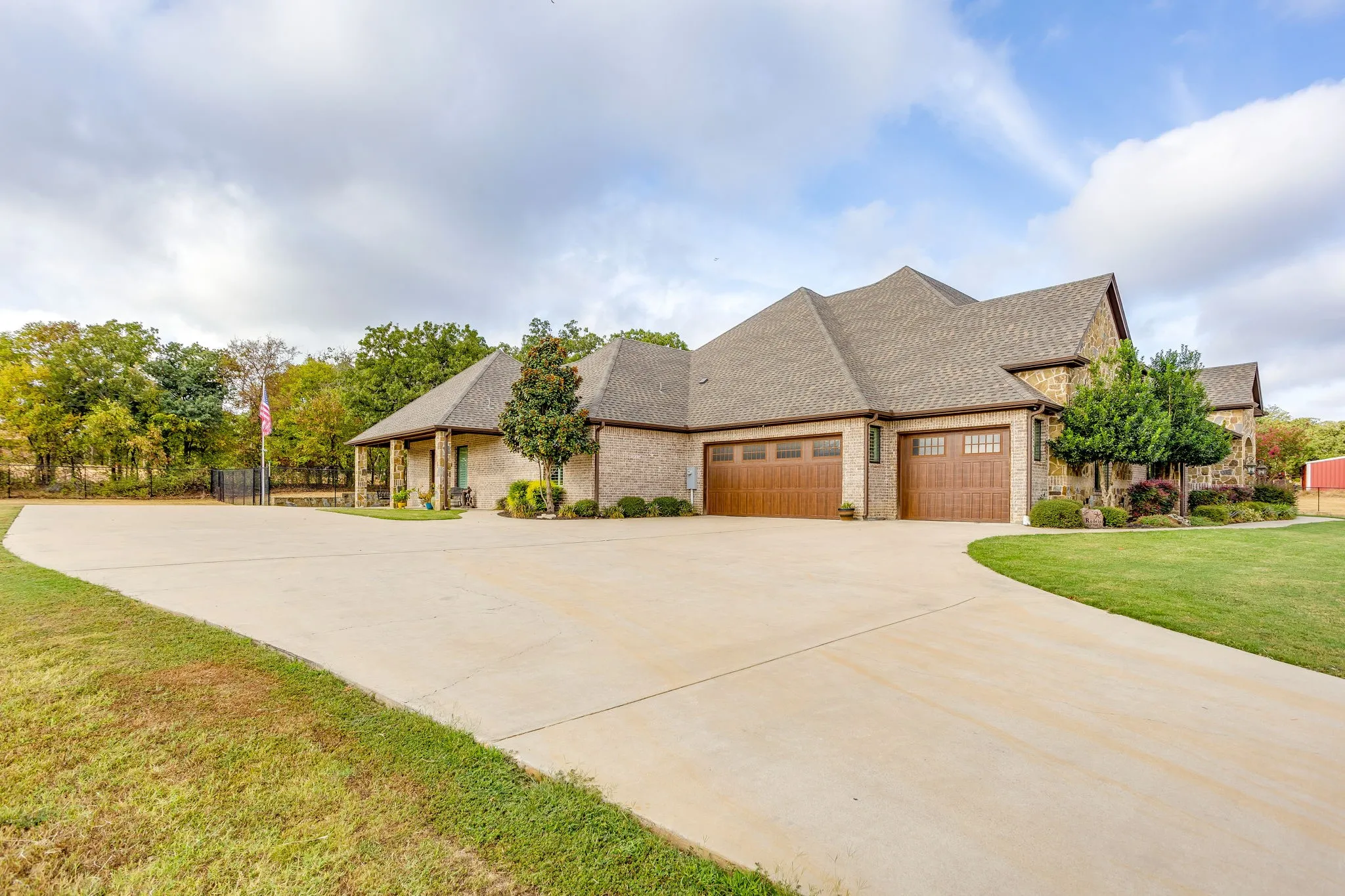 Single Family Residence For Sale in Johnson County , 1025 County Road 913, Joshua, Texas 76058, 4 Bedroom, 5 Bathroom, 3 Garage spaces, 4,678 Sqft, built in 2017, mls#21398571, Real Estate Agent in Joshua, Homes For Sale in Johnson county, Homes For Sale in Joshua, Realtor in Joshua Texas, Real Estate Brokerage Independent Realty Texas, Luminita Cordes Realtor