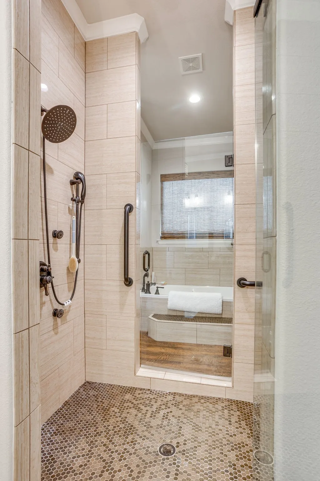 Single Family Residence For Sale in Johnson County , 1025 County Road 913, Joshua, Texas 76058, 4 Bedroom, 5 Bathroom, 3 Garage spaces, 4,678 Sqft, built in 2017, mls#21398571, Real Estate Agent in Joshua, Homes For Sale in Johnson county, Homes For Sale in Joshua, Realtor in Joshua Texas, Real Estate Brokerage Independent Realty Texas, Luminita Cordes Realtor
