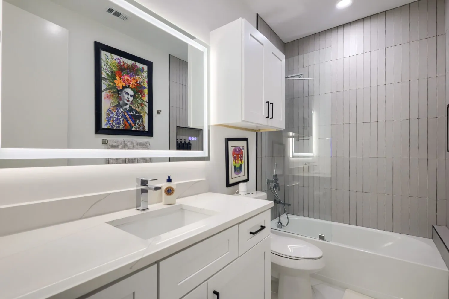 Integrated vanity with undermount sink and quartz-finish countertop