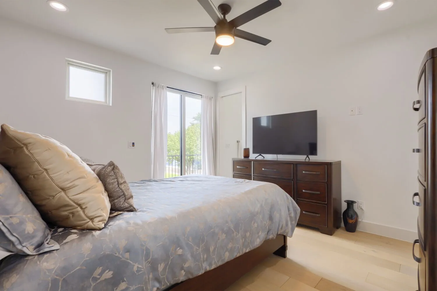 2nd floor - Recessed ceiling lighting, a modern ceiling fan, light wood-finish flooring, and white walls